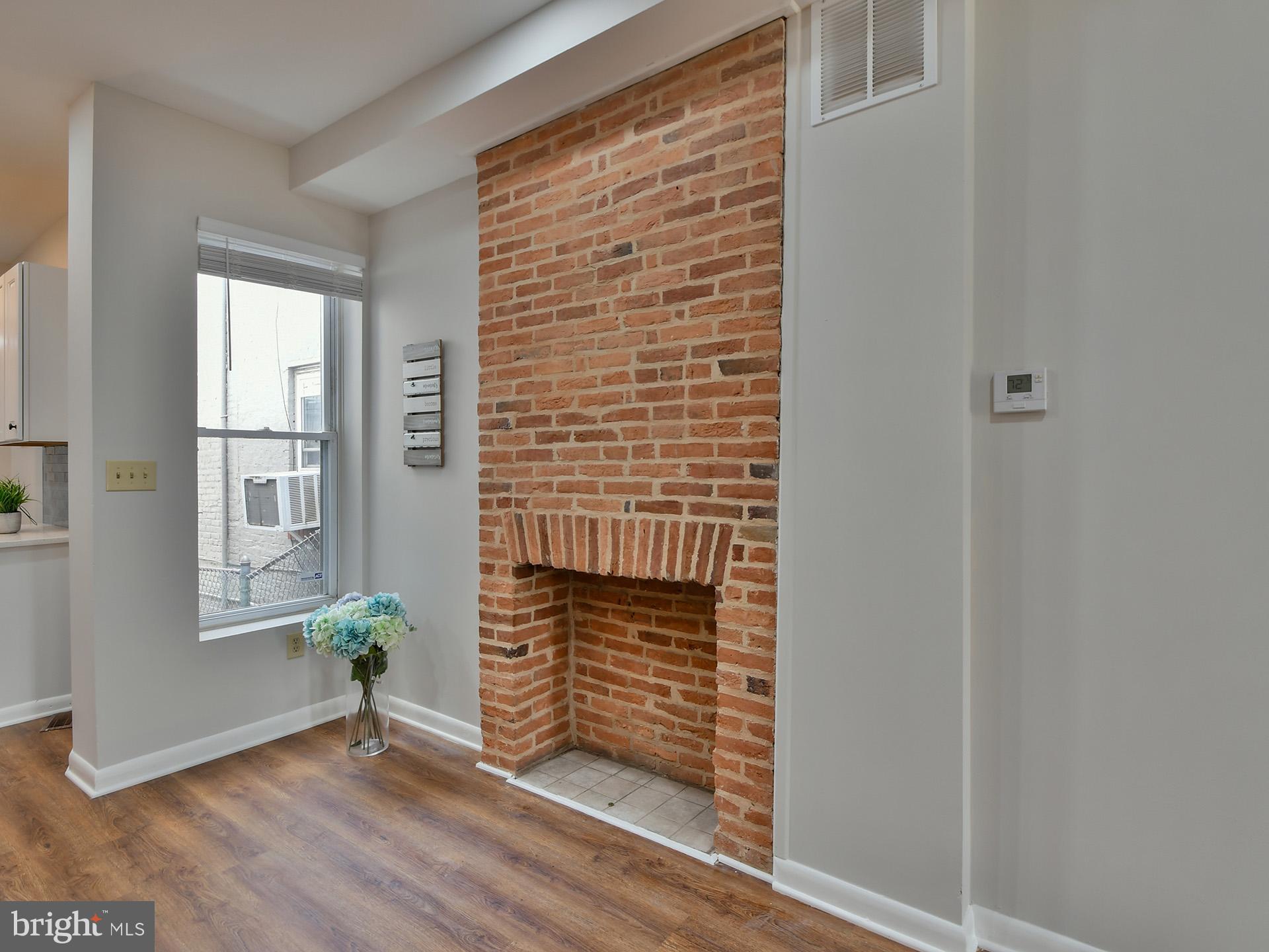 LOCUST POINT - Residential