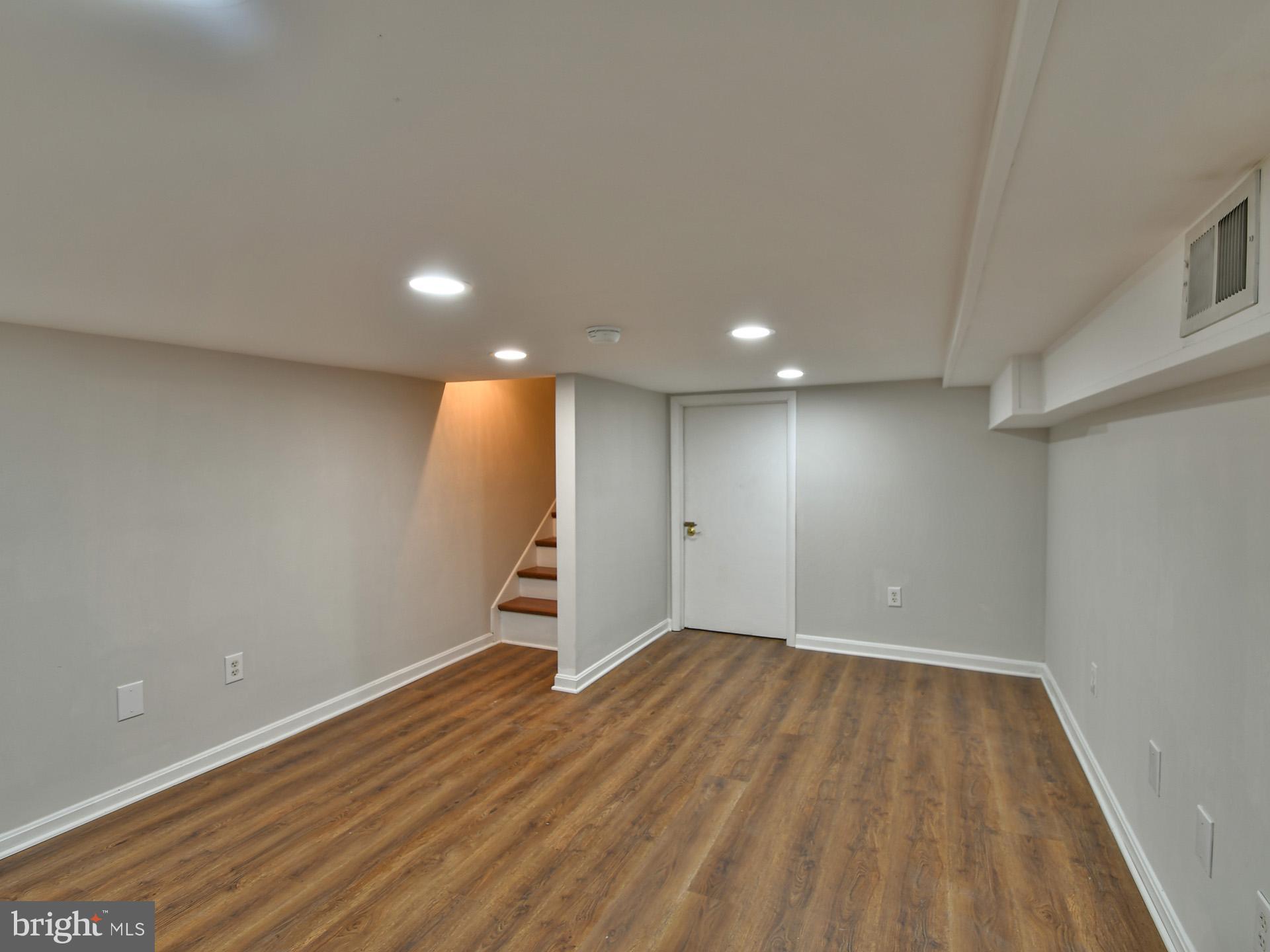 LOCUST POINT - Residential