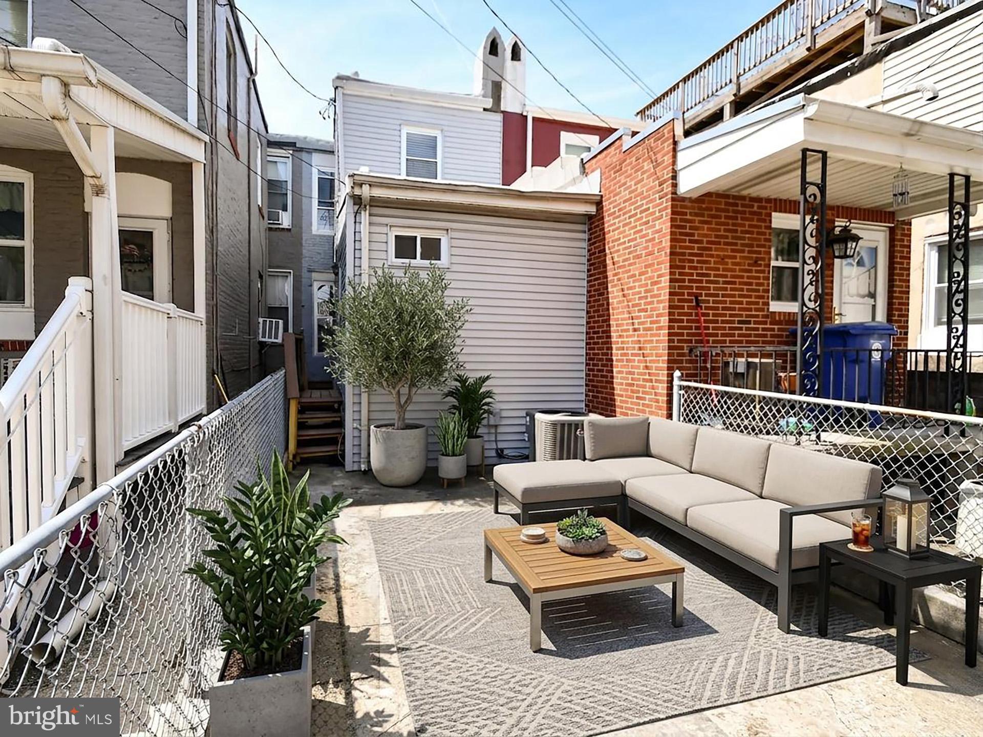 LOCUST POINT - Residential