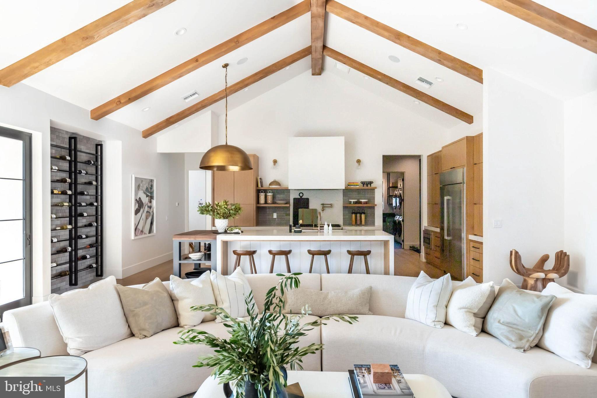 HAYFIELDS MANOR - Residential