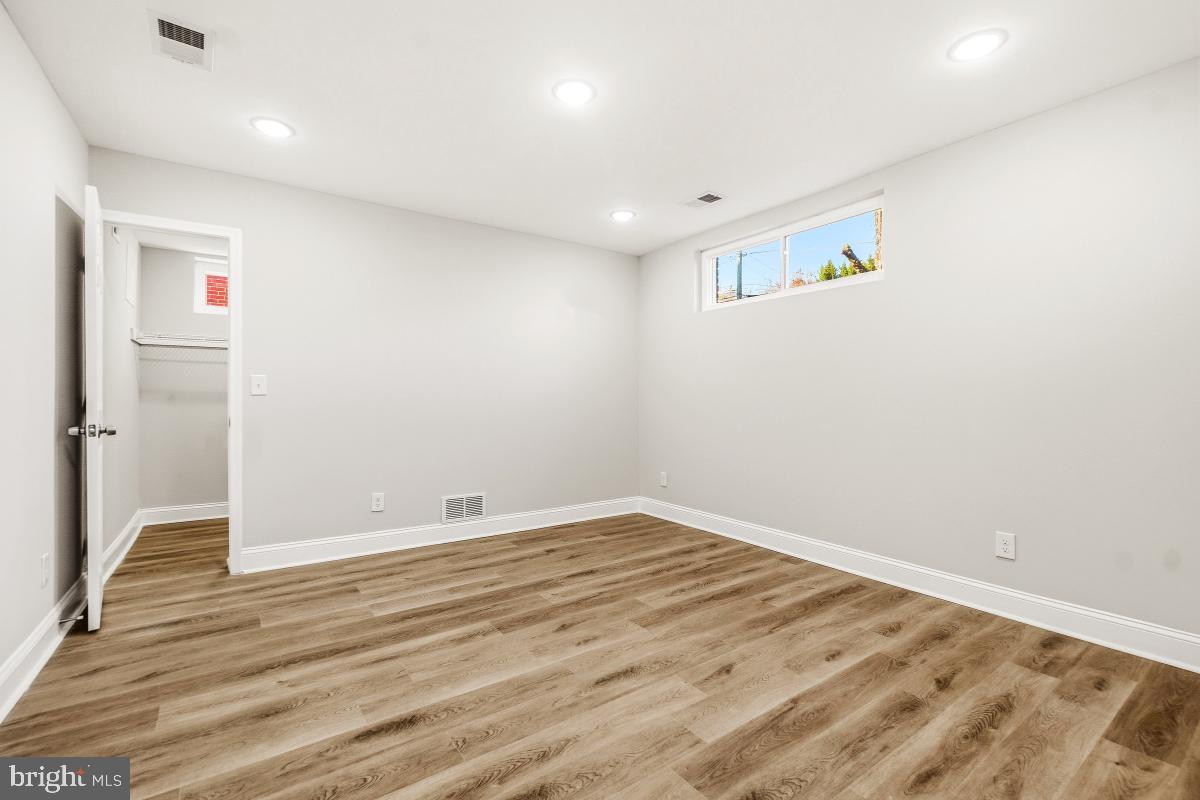 WOODSIDE PARK - Residential