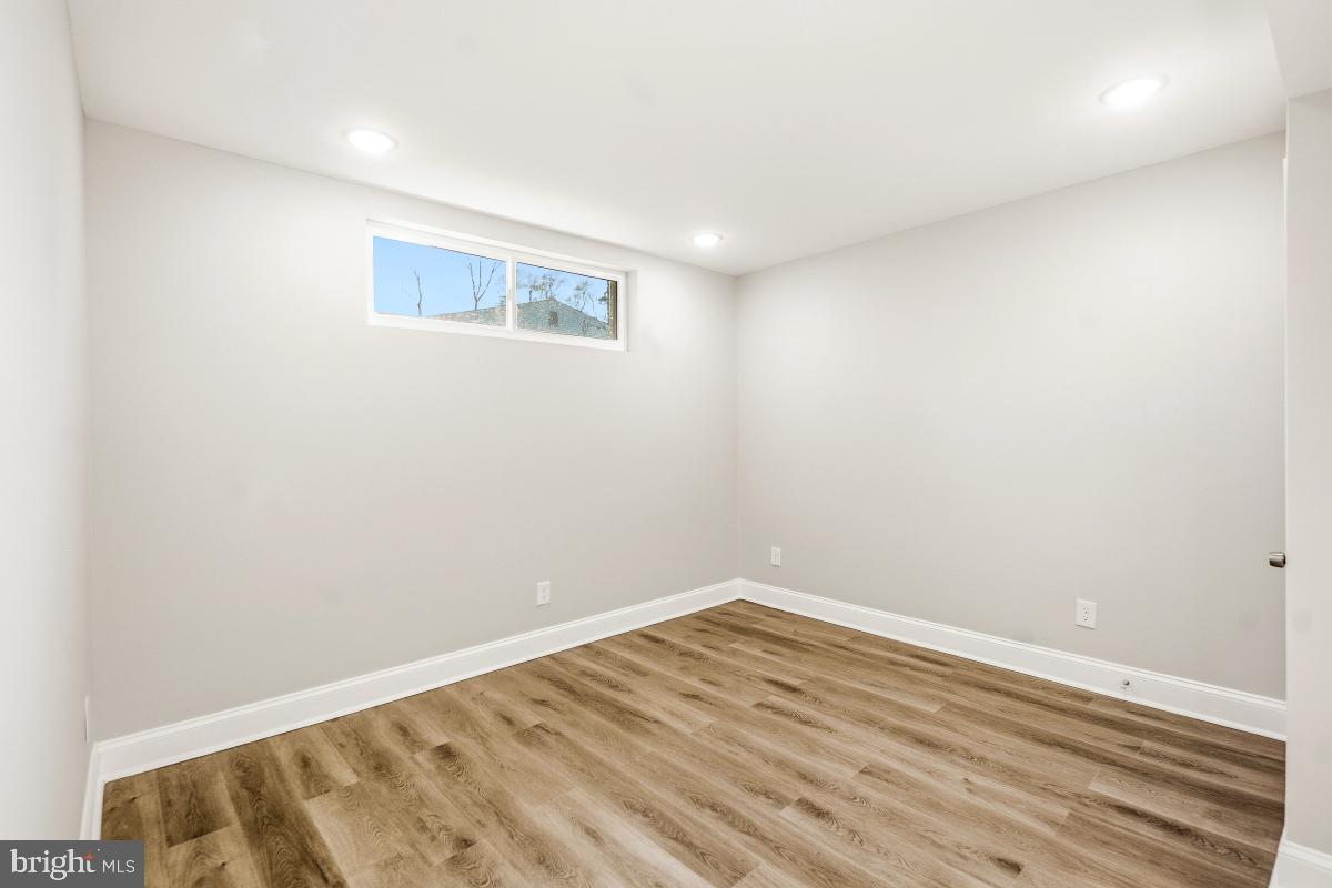 WOODSIDE PARK - Residential
