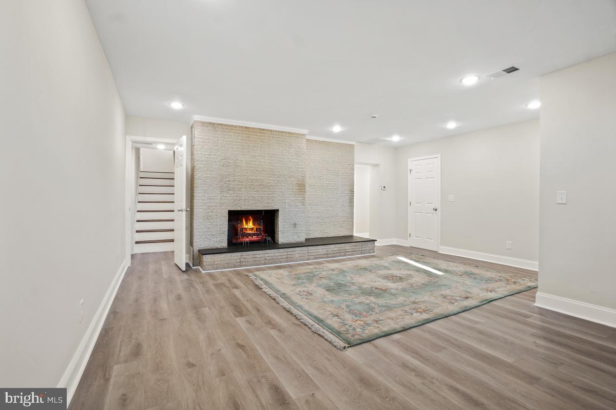 WOODSIDE PARK - Residential