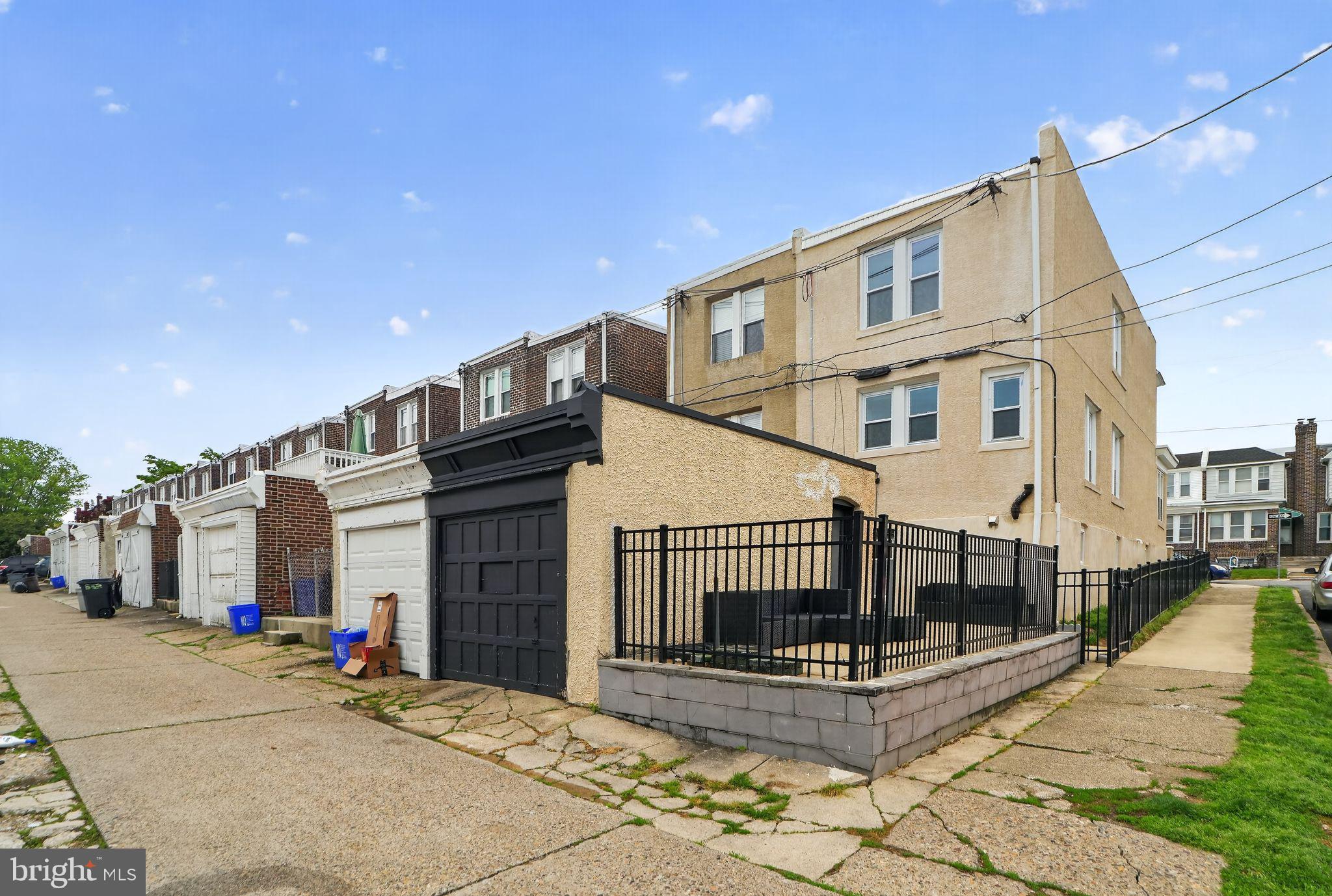 ROXBOROUGH - Residential