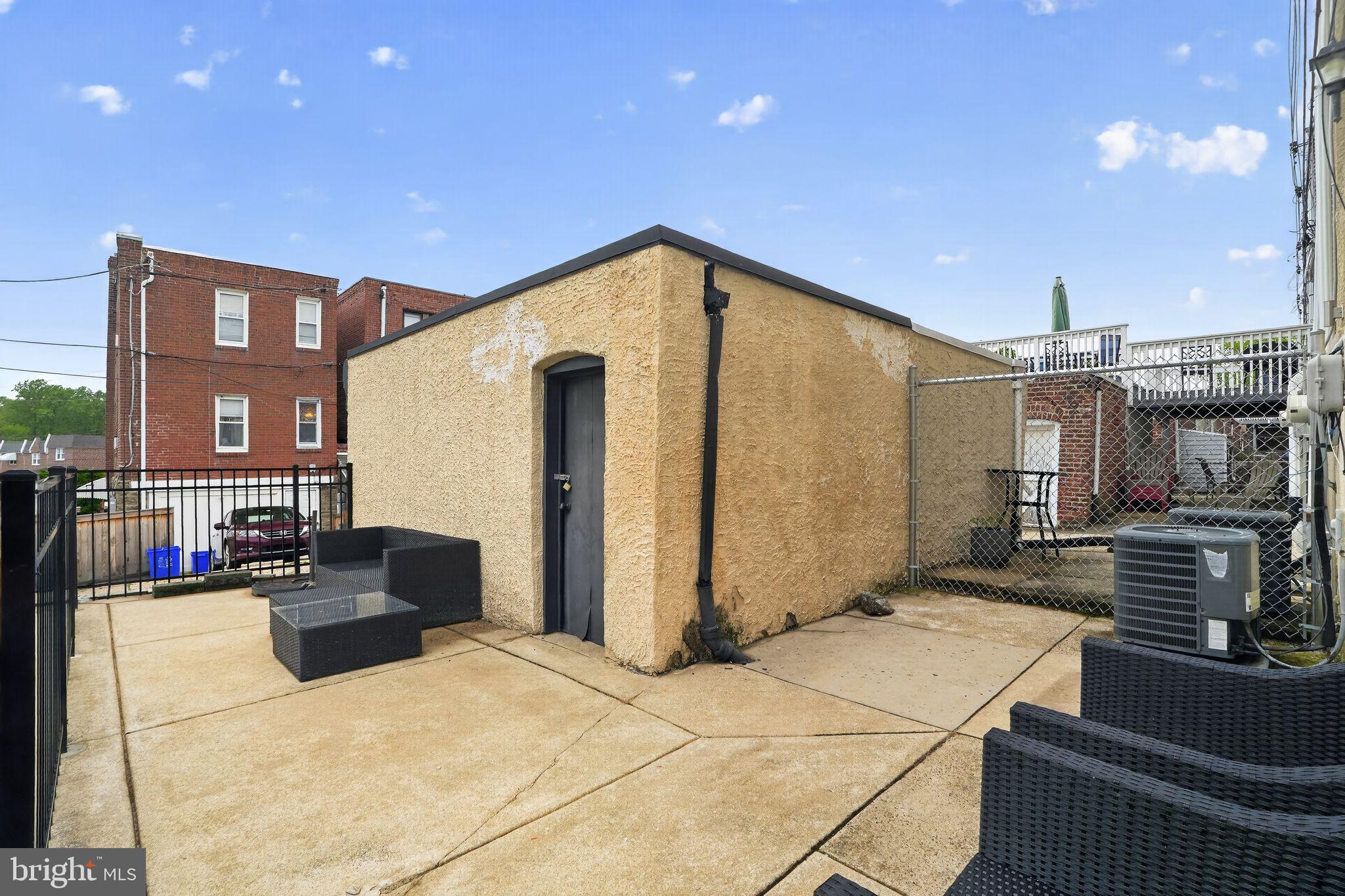 ROXBOROUGH - Residential
