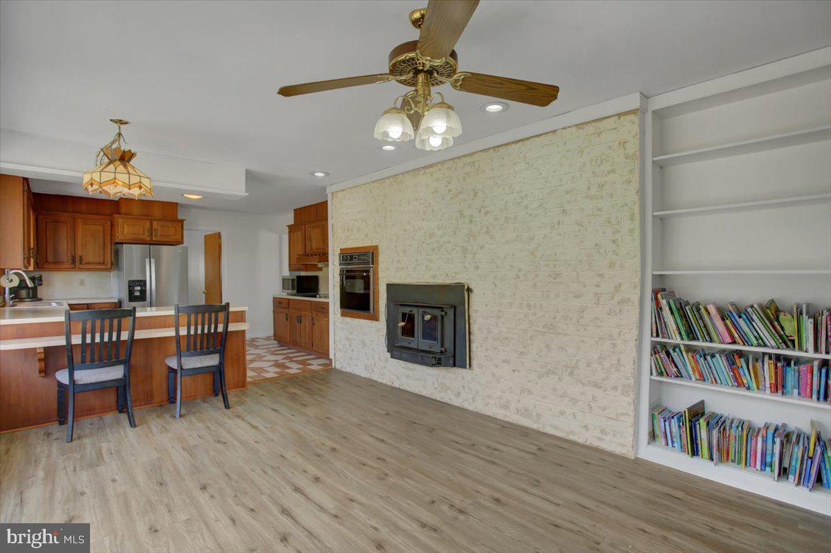 MEETING HOUSE HEIGHTS - Residential