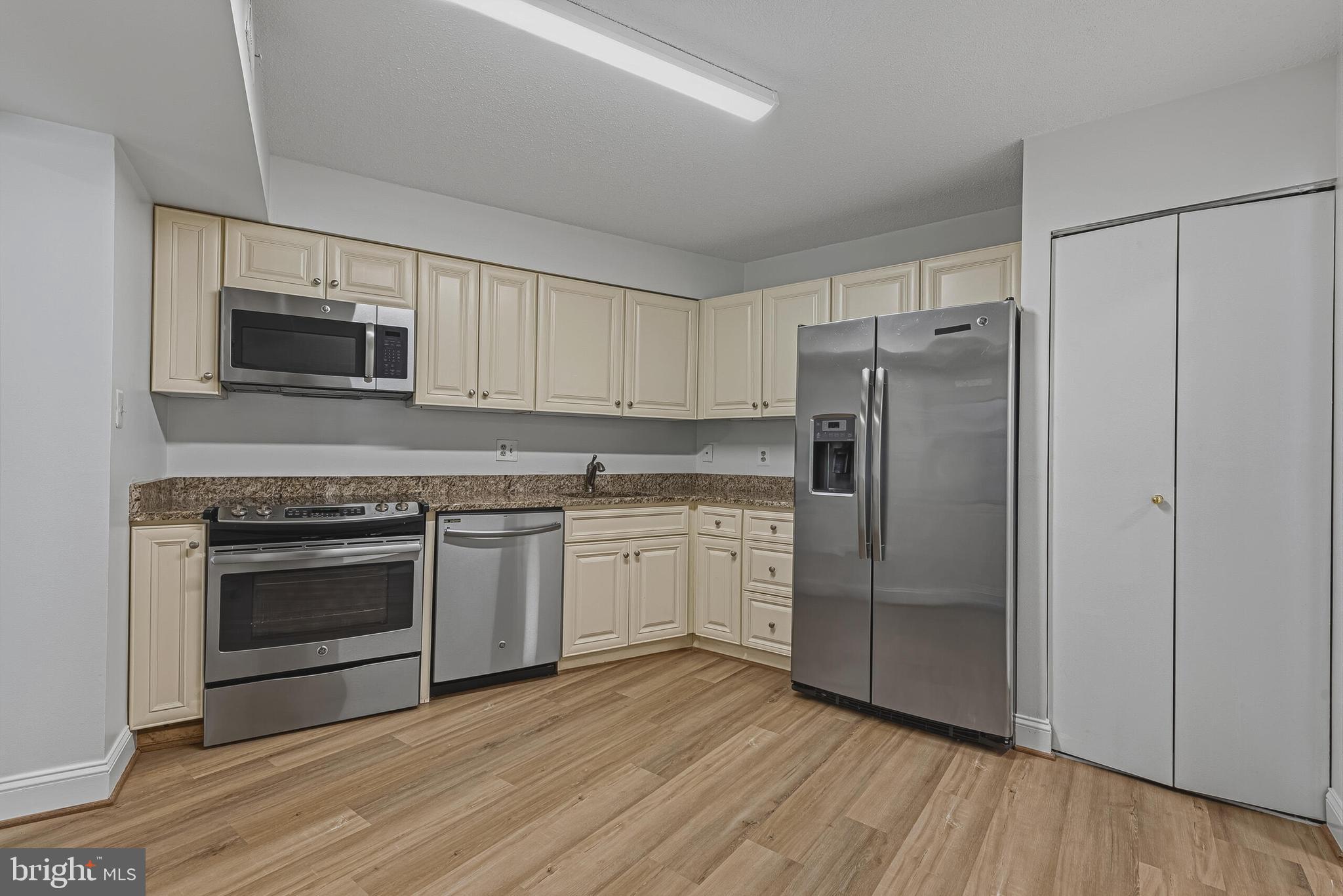 FAIRWAYS SOUTH - Residential