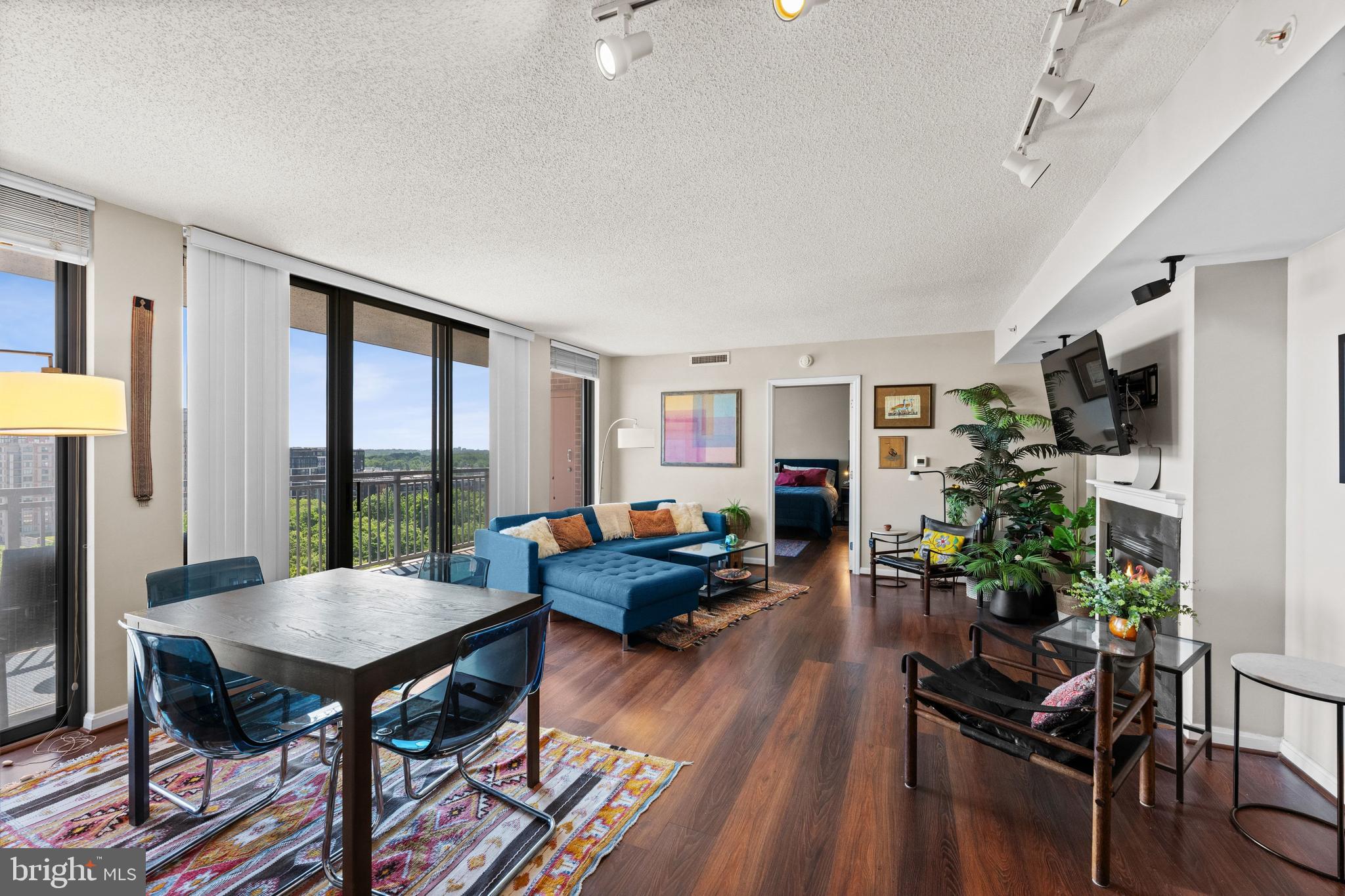 GALLERY AT WHITE FLINT - Residential