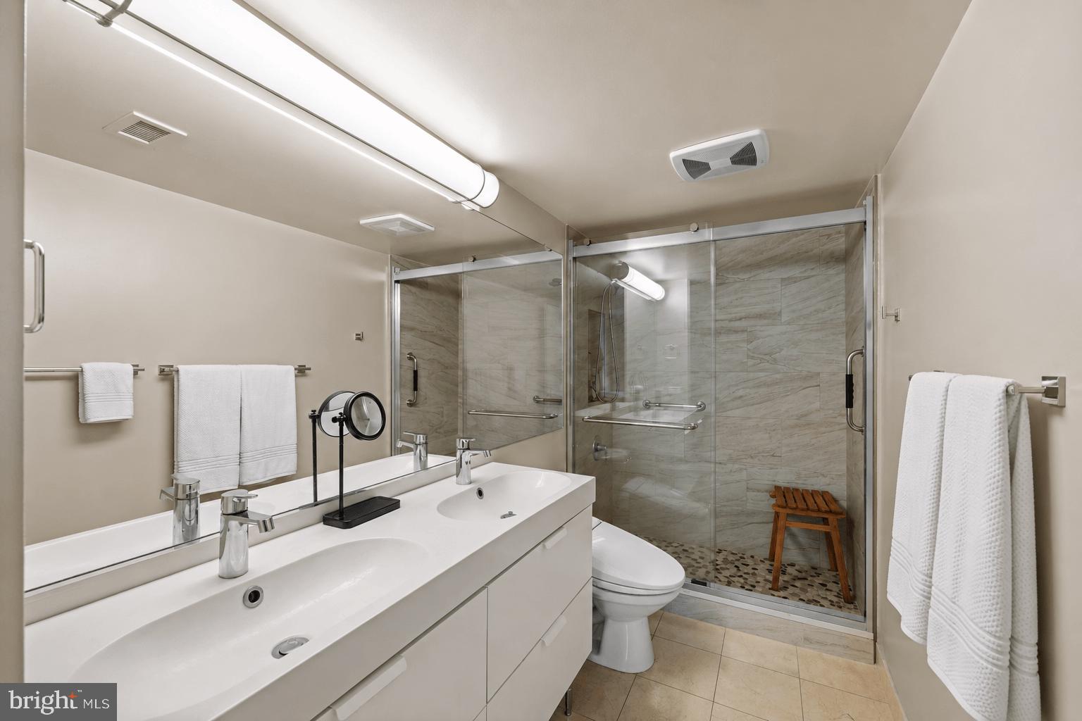 GALLERY AT WHITE FLINT - Residential