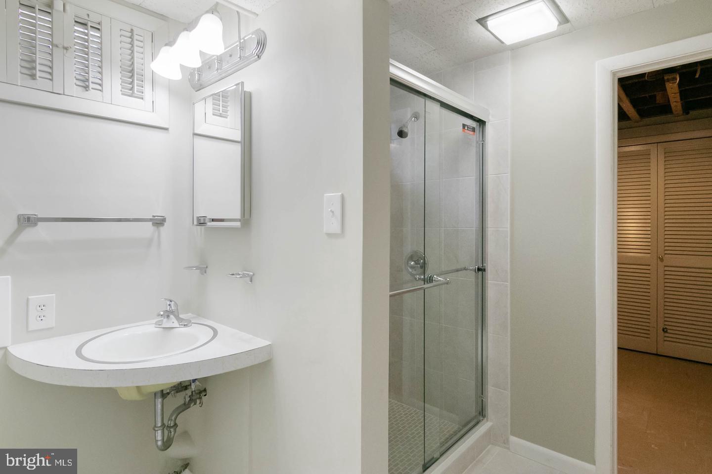 WILDWOOD MANOR - Residential Lease