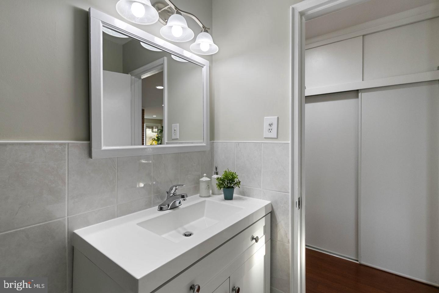 WILDWOOD MANOR - Residential Lease