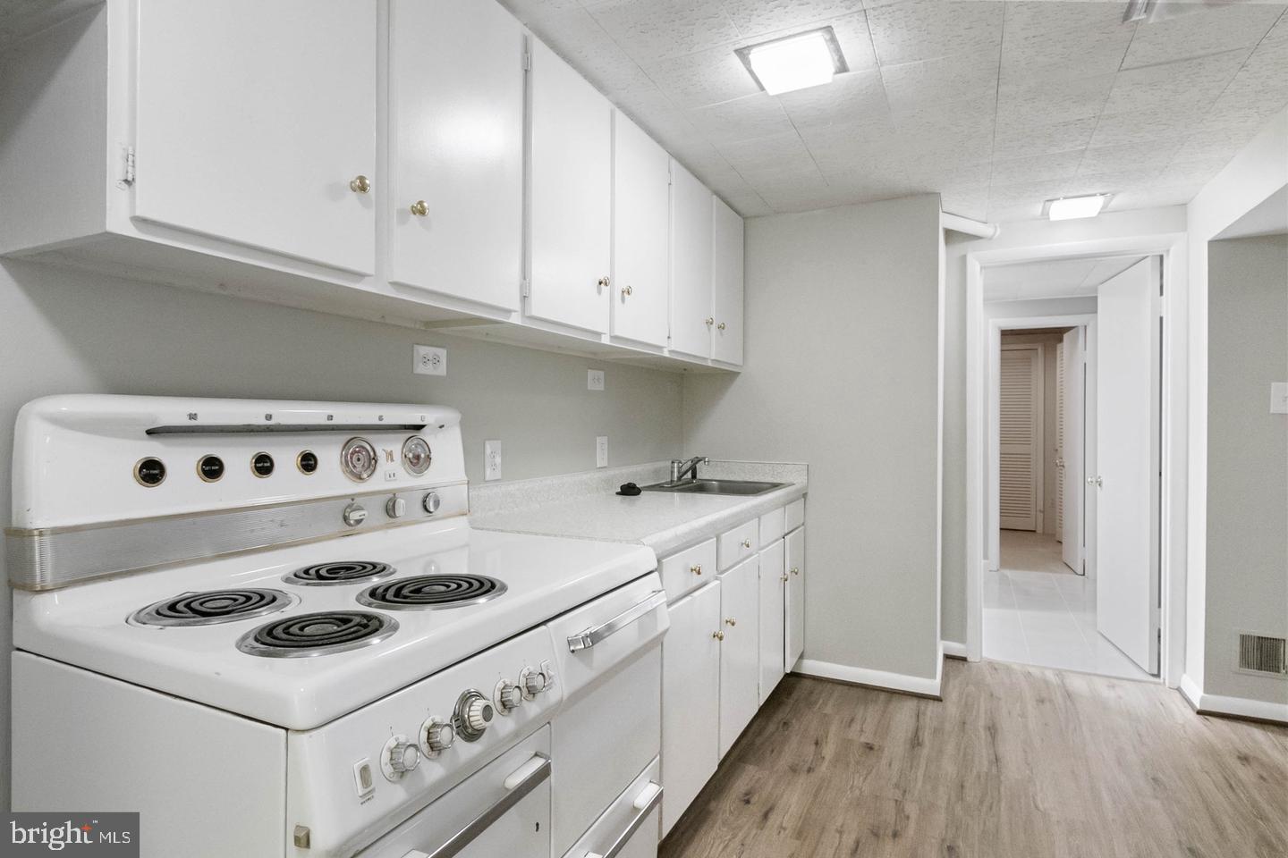 WILDWOOD MANOR - Residential Lease