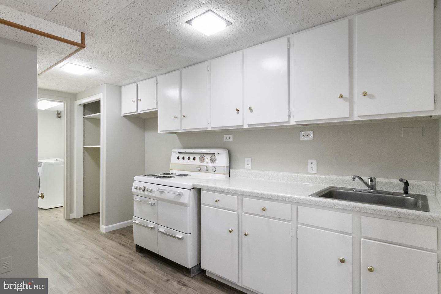 WILDWOOD MANOR - Residential Lease