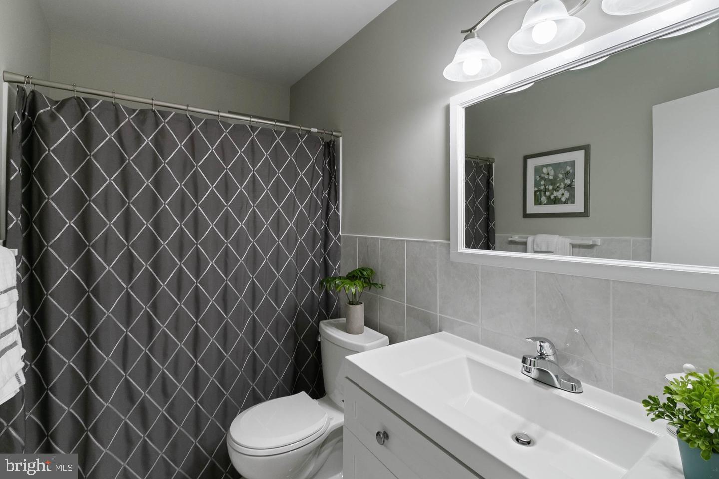 WILDWOOD MANOR - Residential Lease