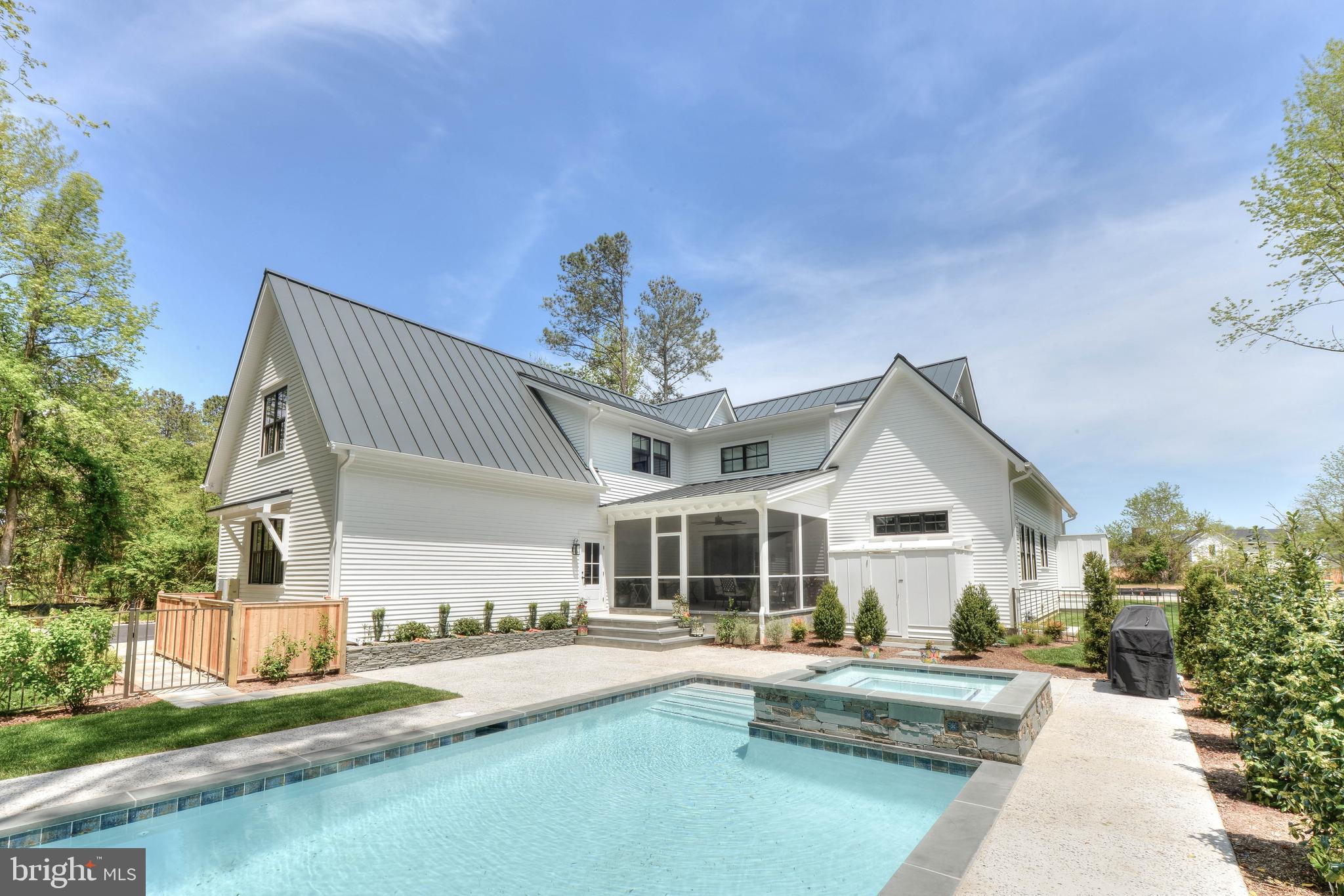 MARINERS RETREAT - Residential