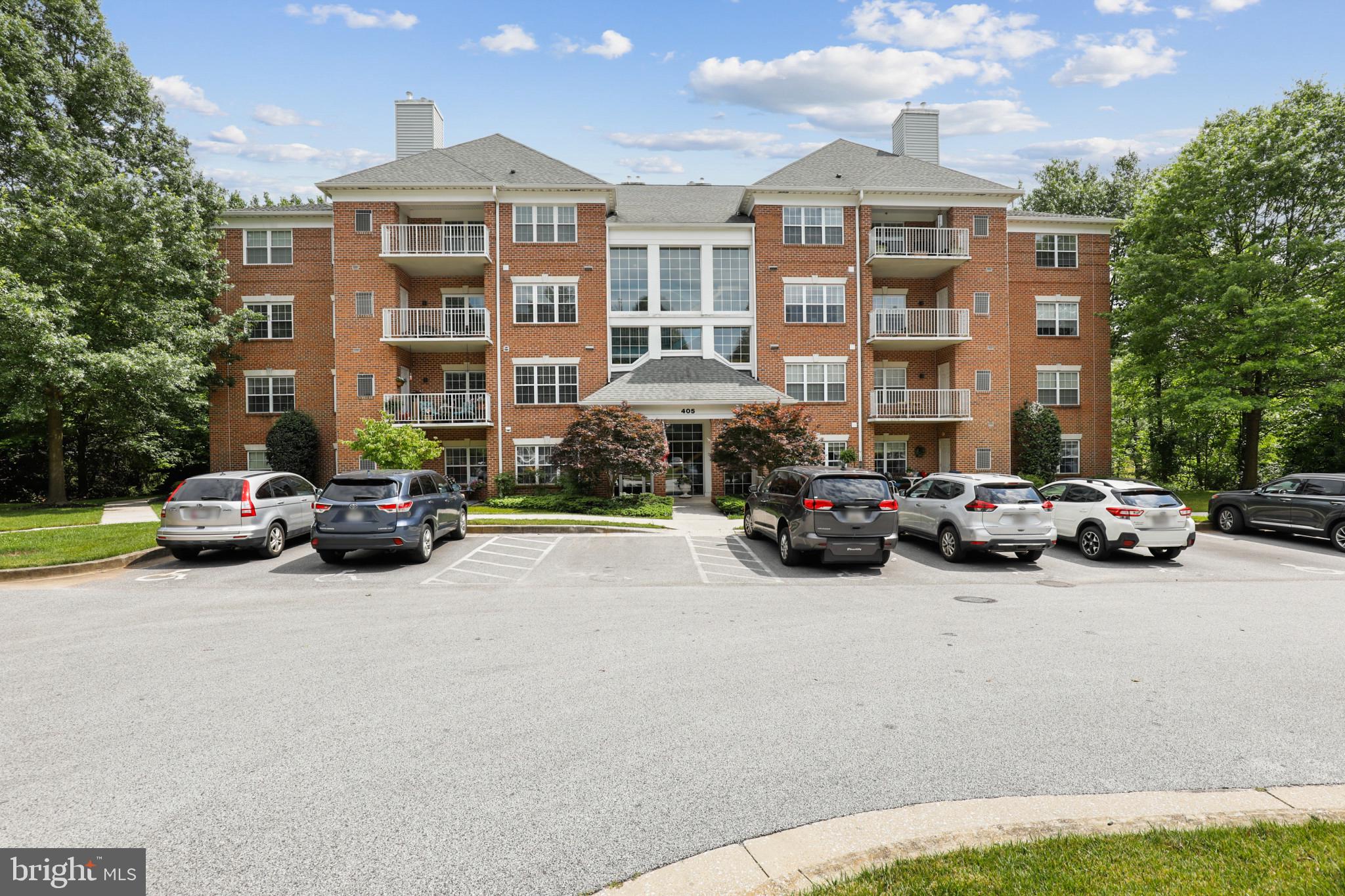 Extremely well maintained and updated 3rd floor rare DELUXE corner unit in an elevatored building at Plumbridge. Not many of these condo units ever available. Plumbridge Condos is a cozy small neighborhood in Mays Chapel consisting of 4 separate buildings with approximately 16 units in each building. Plenty of parking and situated privately off Padonia Road. Close to shopping....church and restaurants. Water and HOA included with monthly rent. Make your appointment......TODAY!!