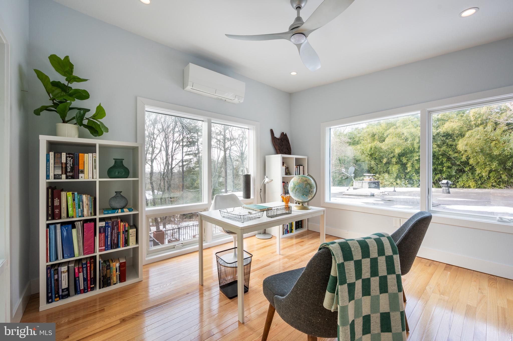 HOLLIN HILLS - Residential
