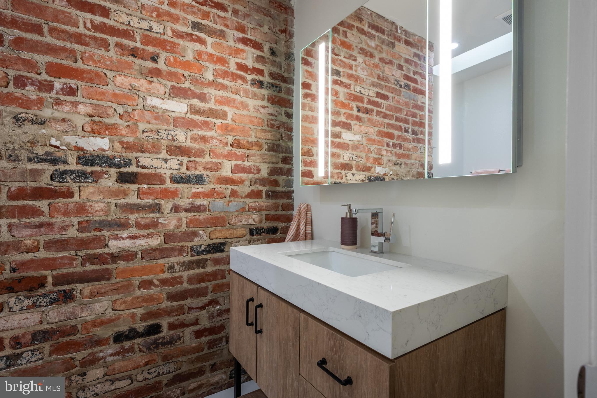 HOLLIN HILLS - Residential