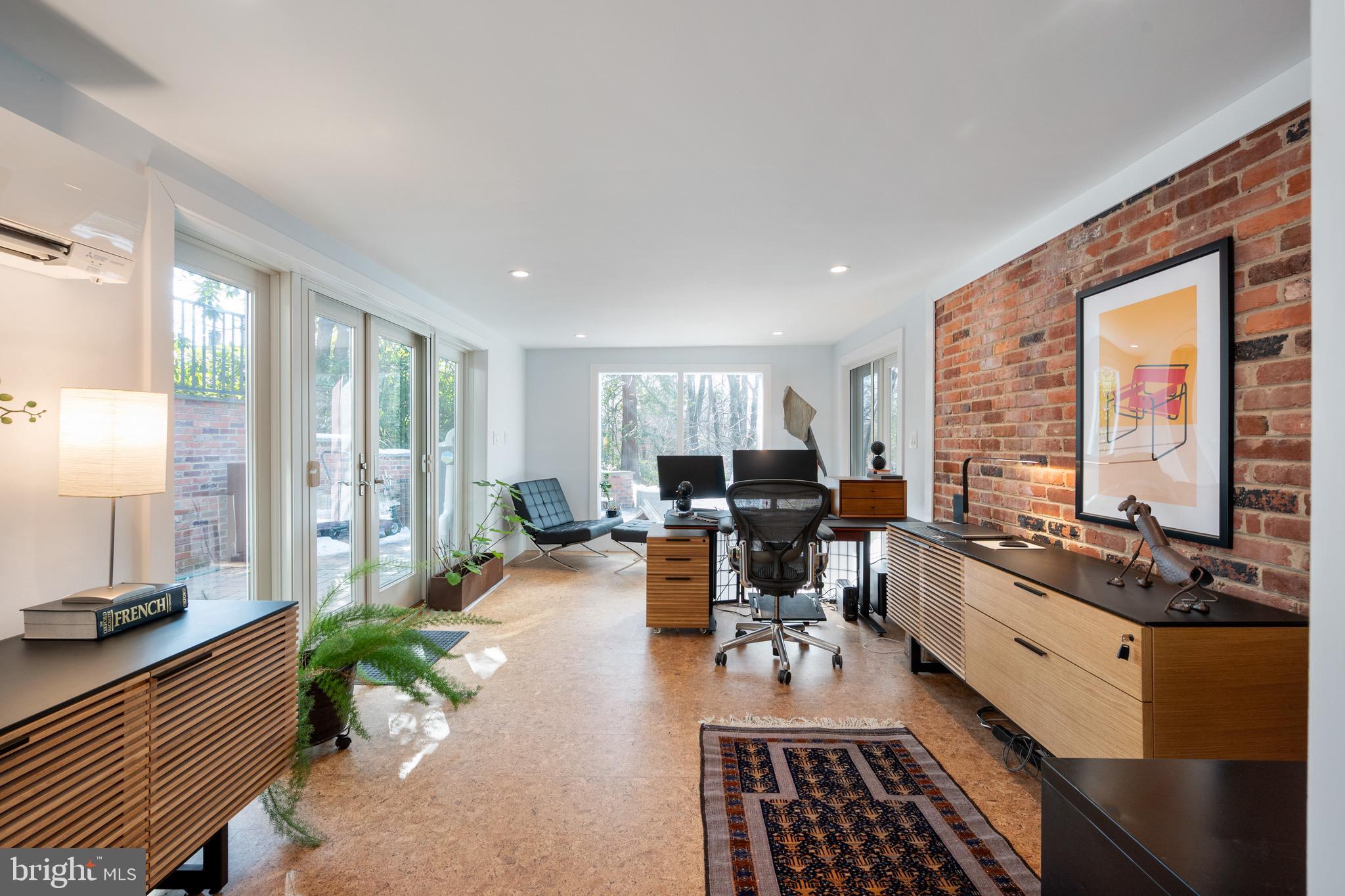 HOLLIN HILLS - Residential
