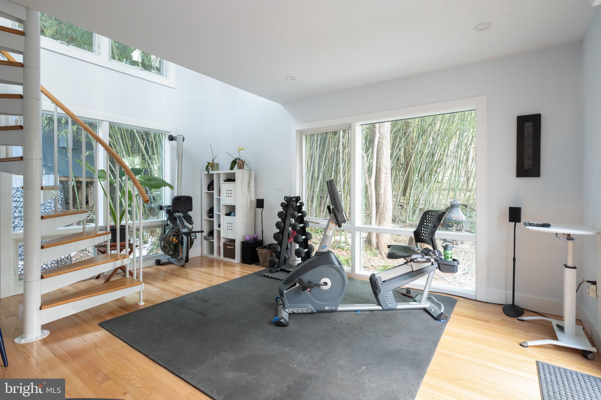 HOLLIN HILLS - Residential