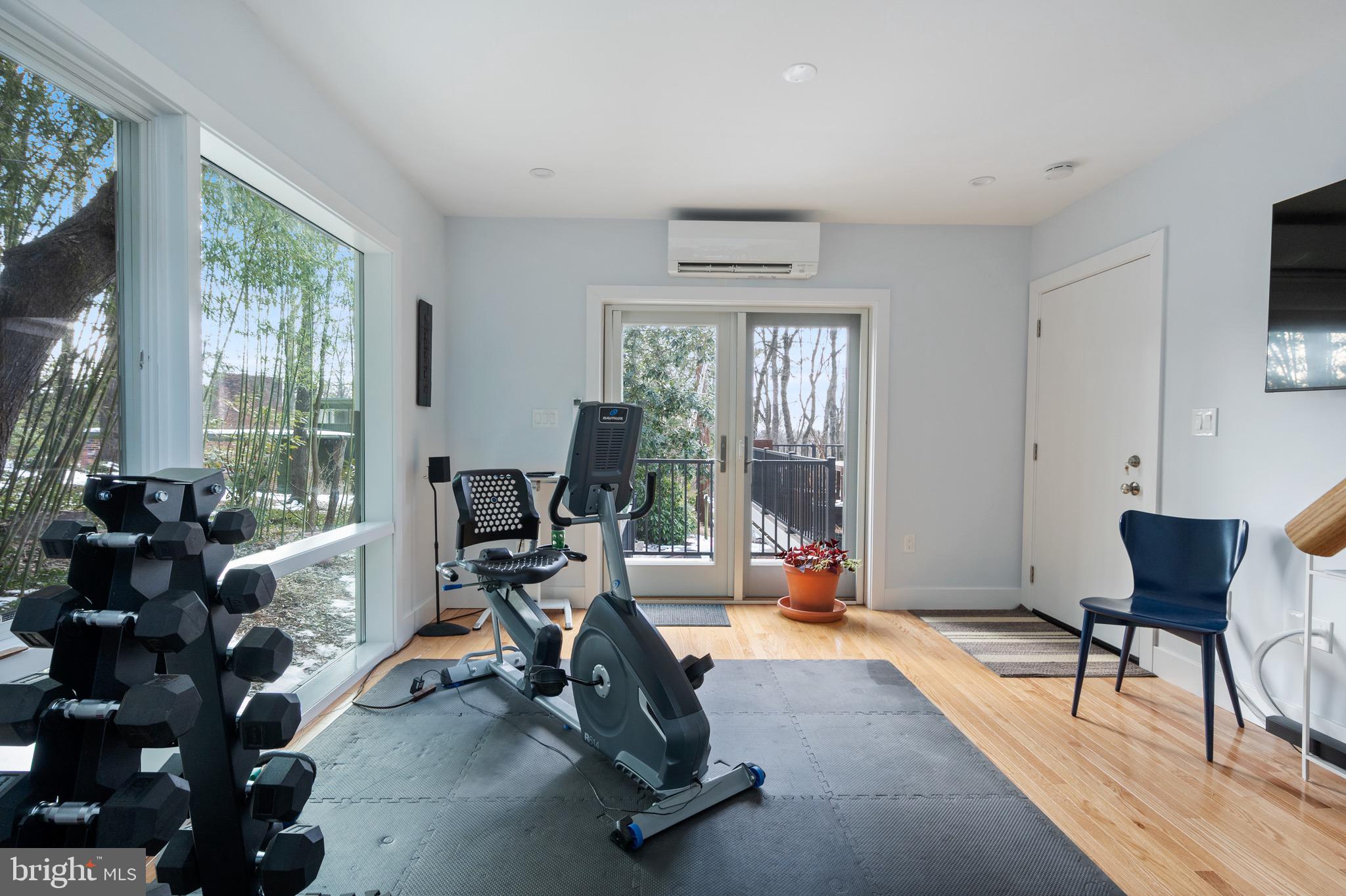 HOLLIN HILLS - Residential