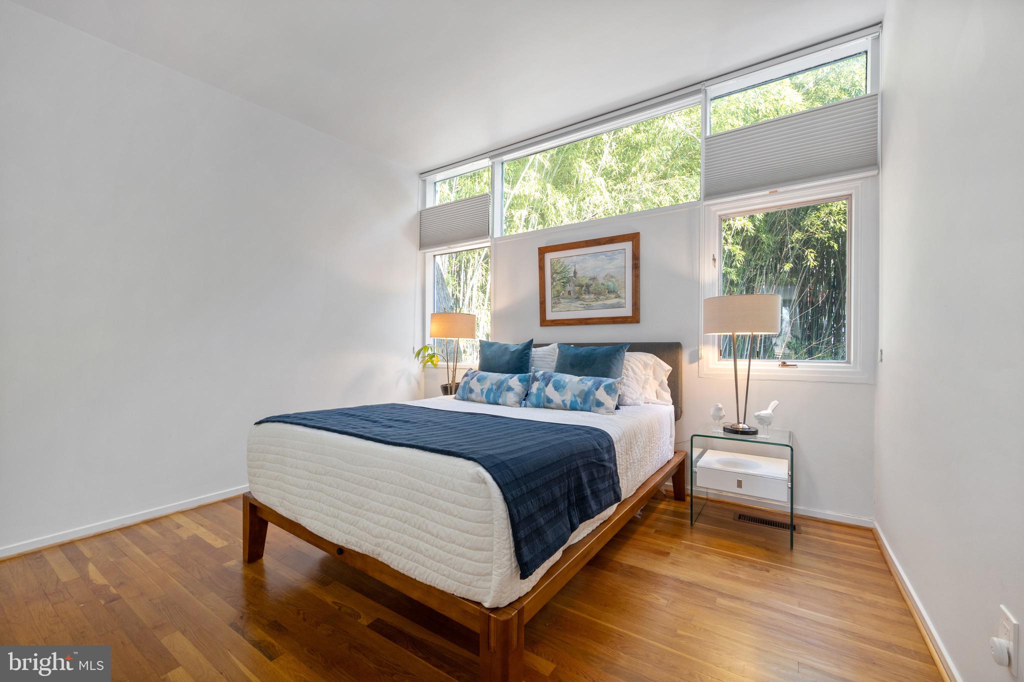HOLLIN HILLS - Residential