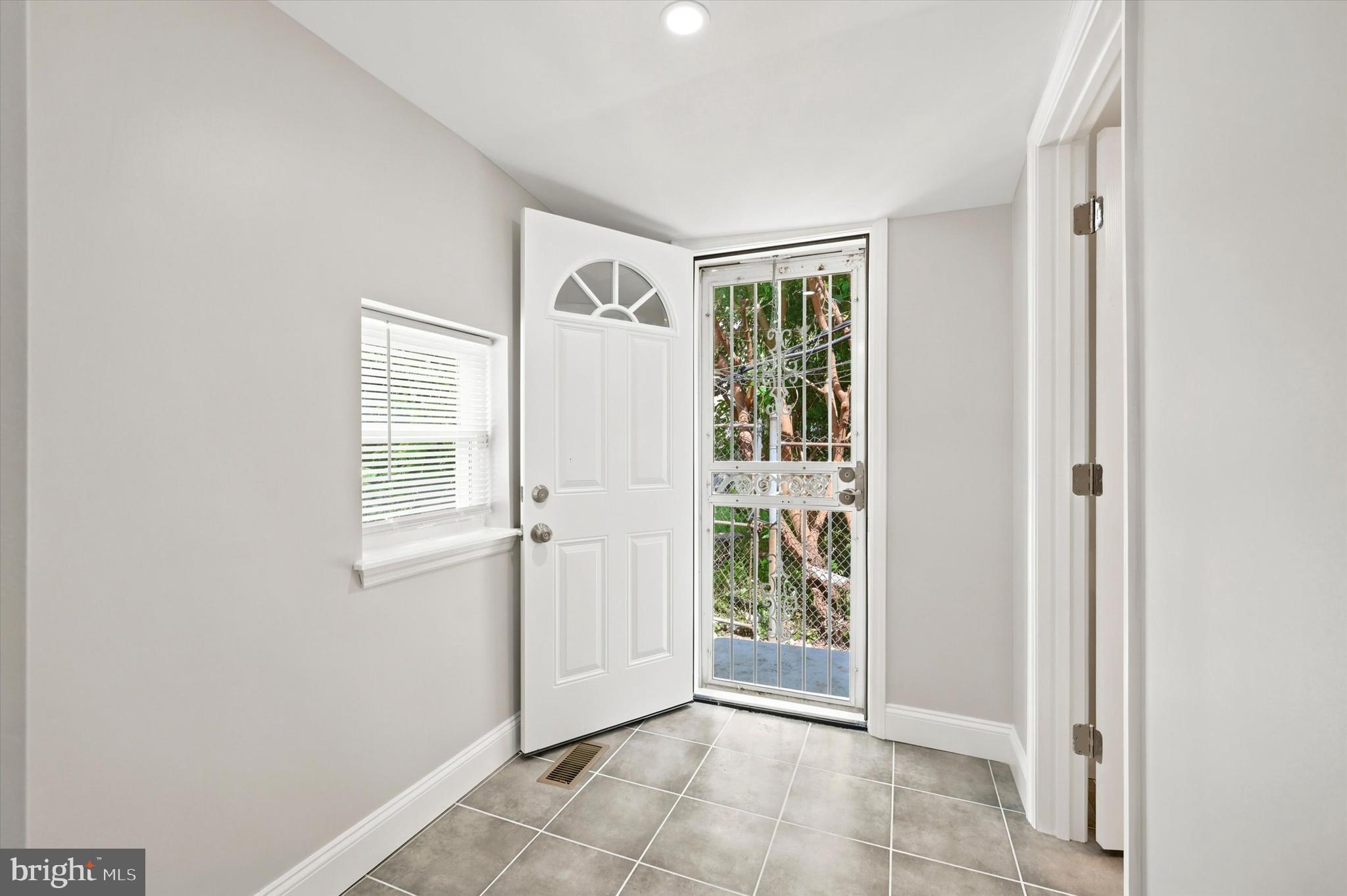 STRAWBERRY MANSION - Residential