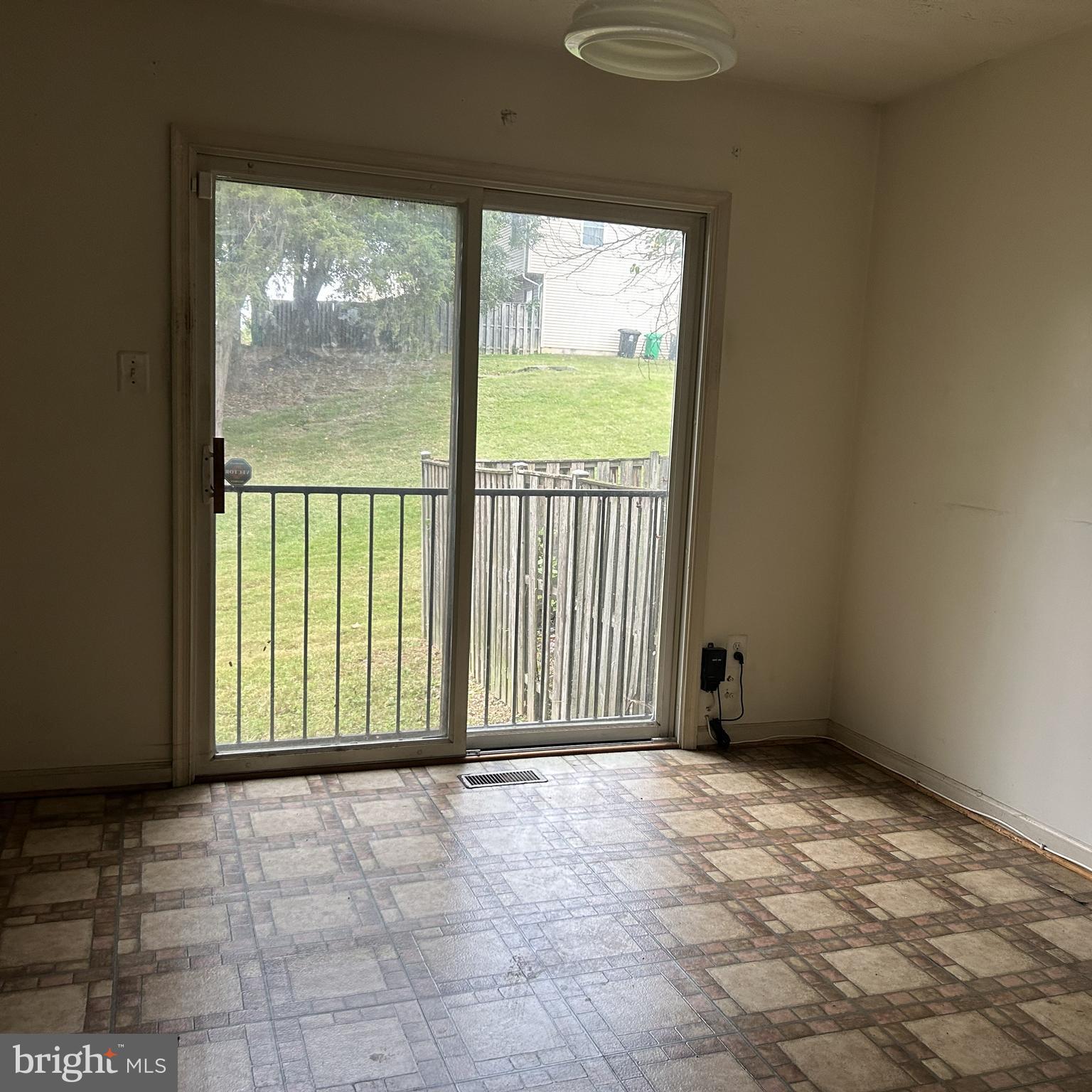 HILLCREST TOWNE - Residential