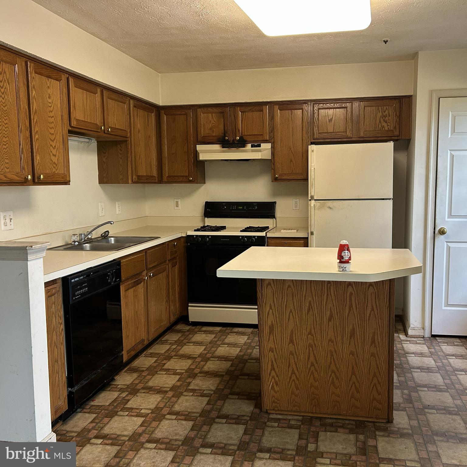 HILLCREST TOWNE - Residential
