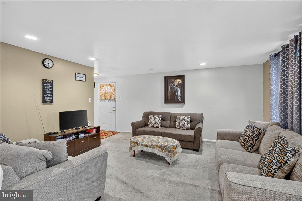 SOMERTON - Residential