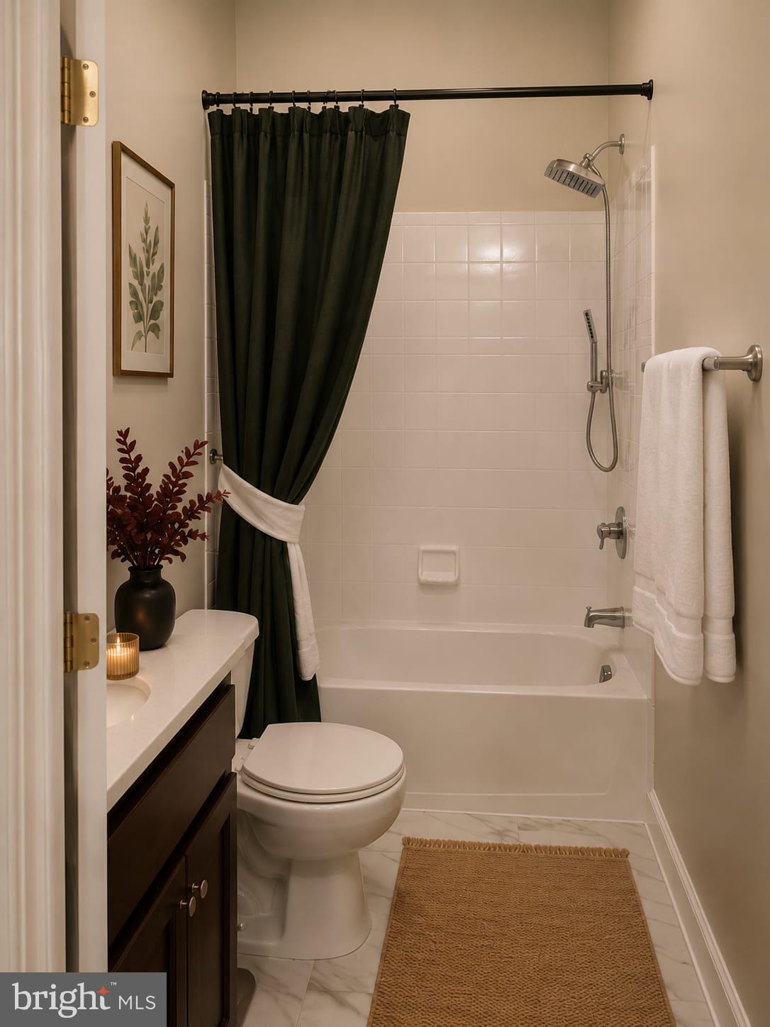 HAMPTON SQUARE CONDOMINIUMS - Residential