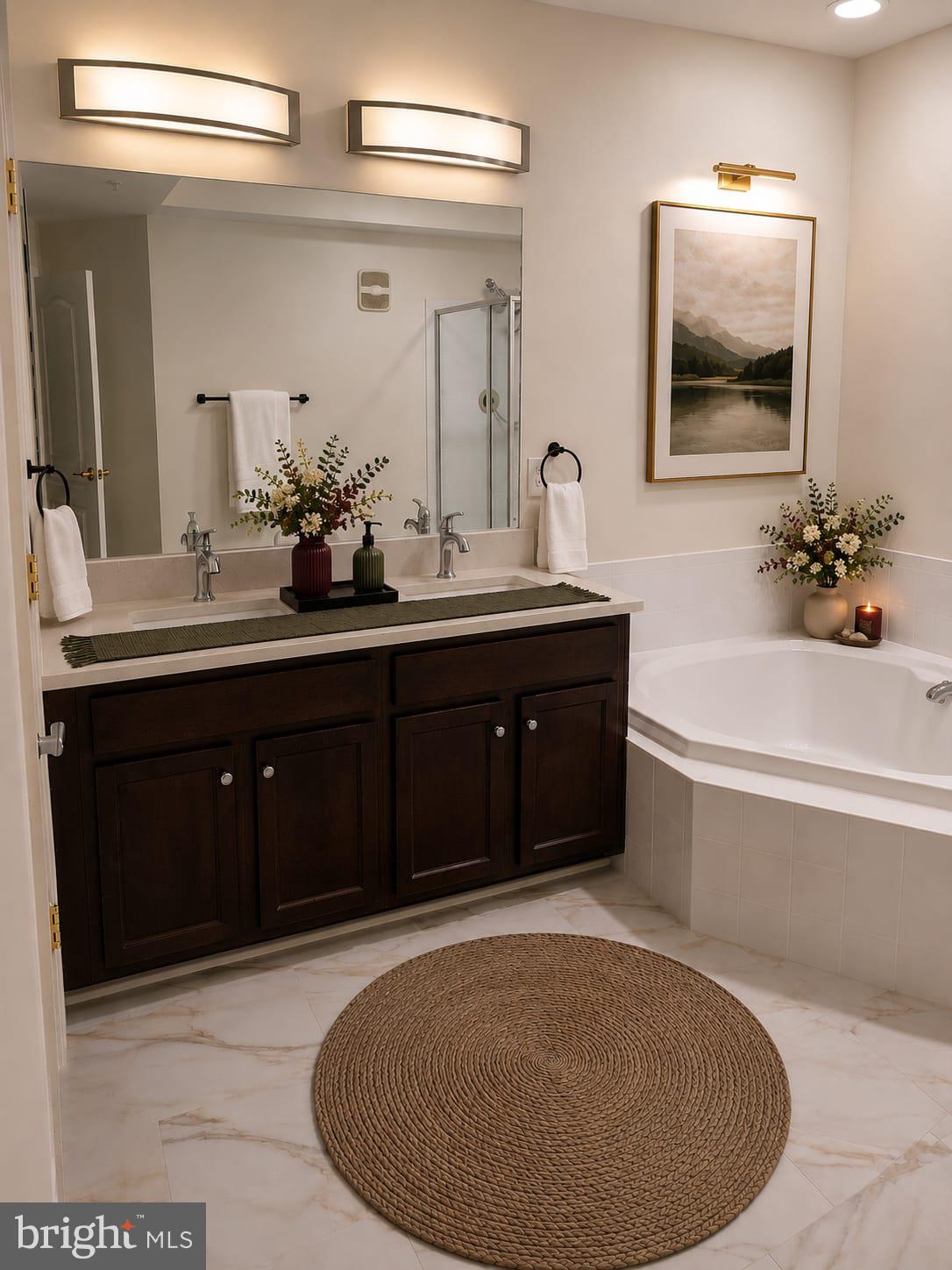 HAMPTON SQUARE CONDOMINIUMS - Residential