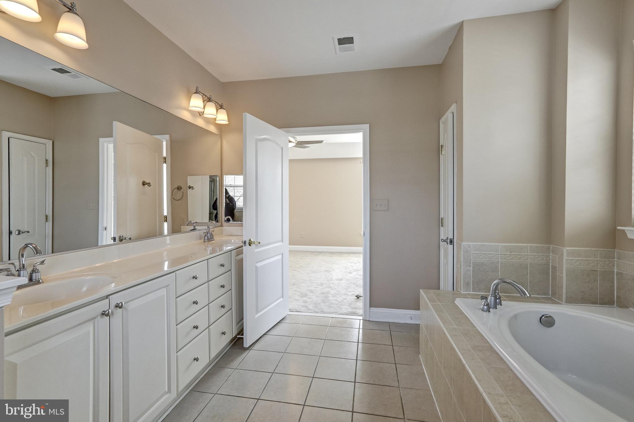 FIELDSTONE AT RIVER HILL - Residential
