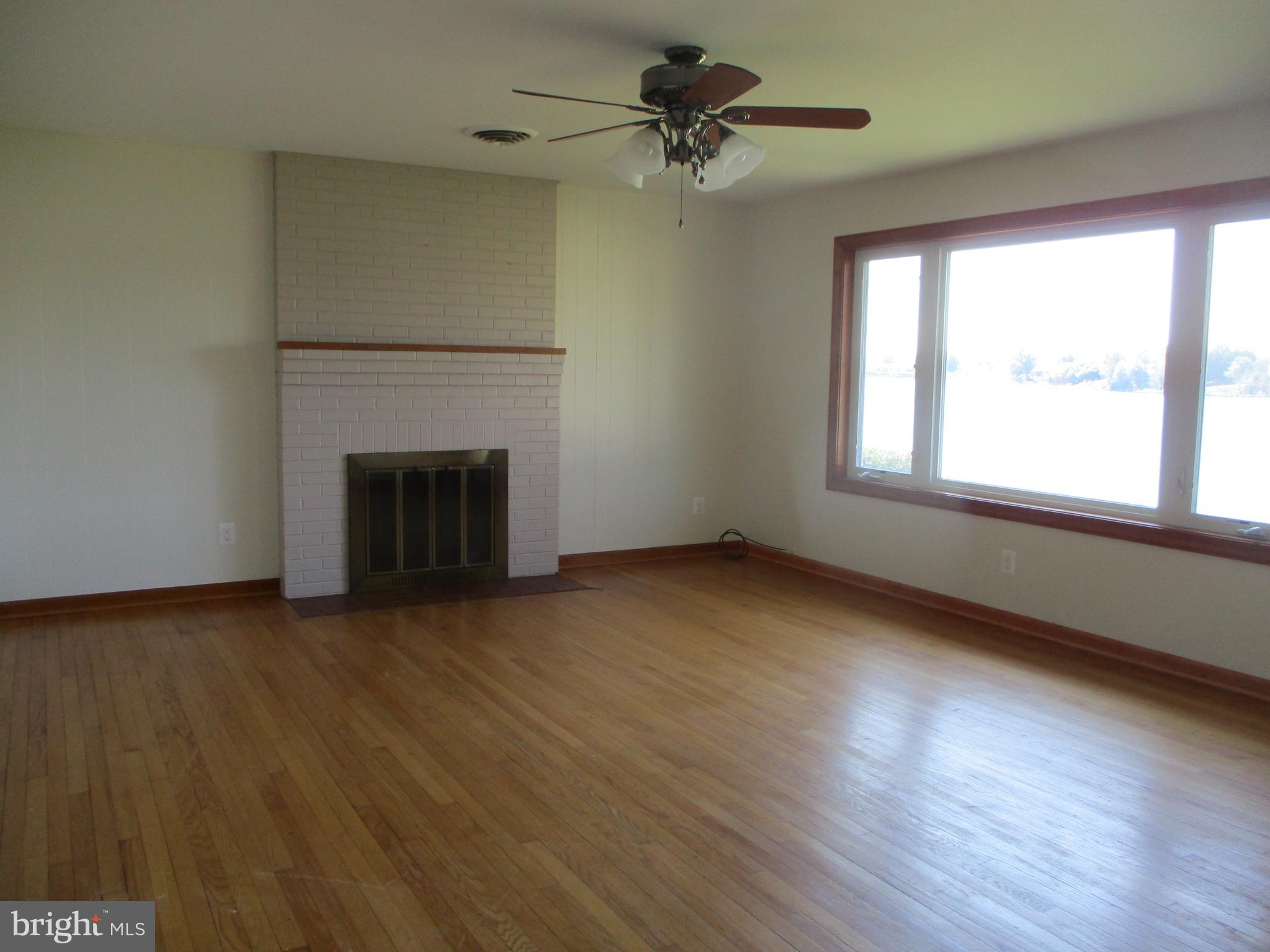HALF PONE POINT - Residential Lease