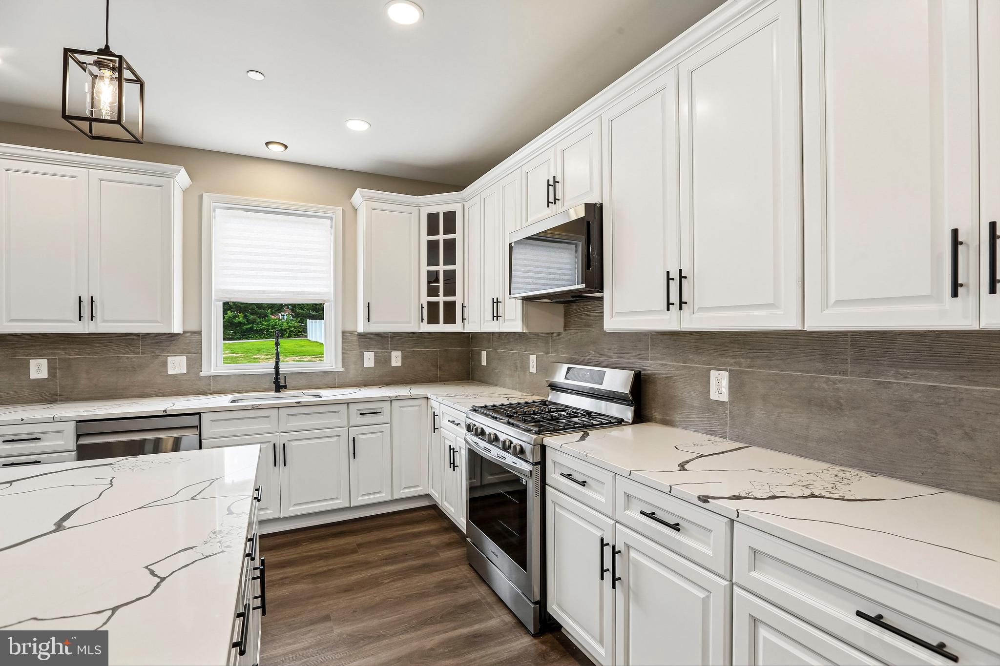 HAMILTON HILLS - Residential