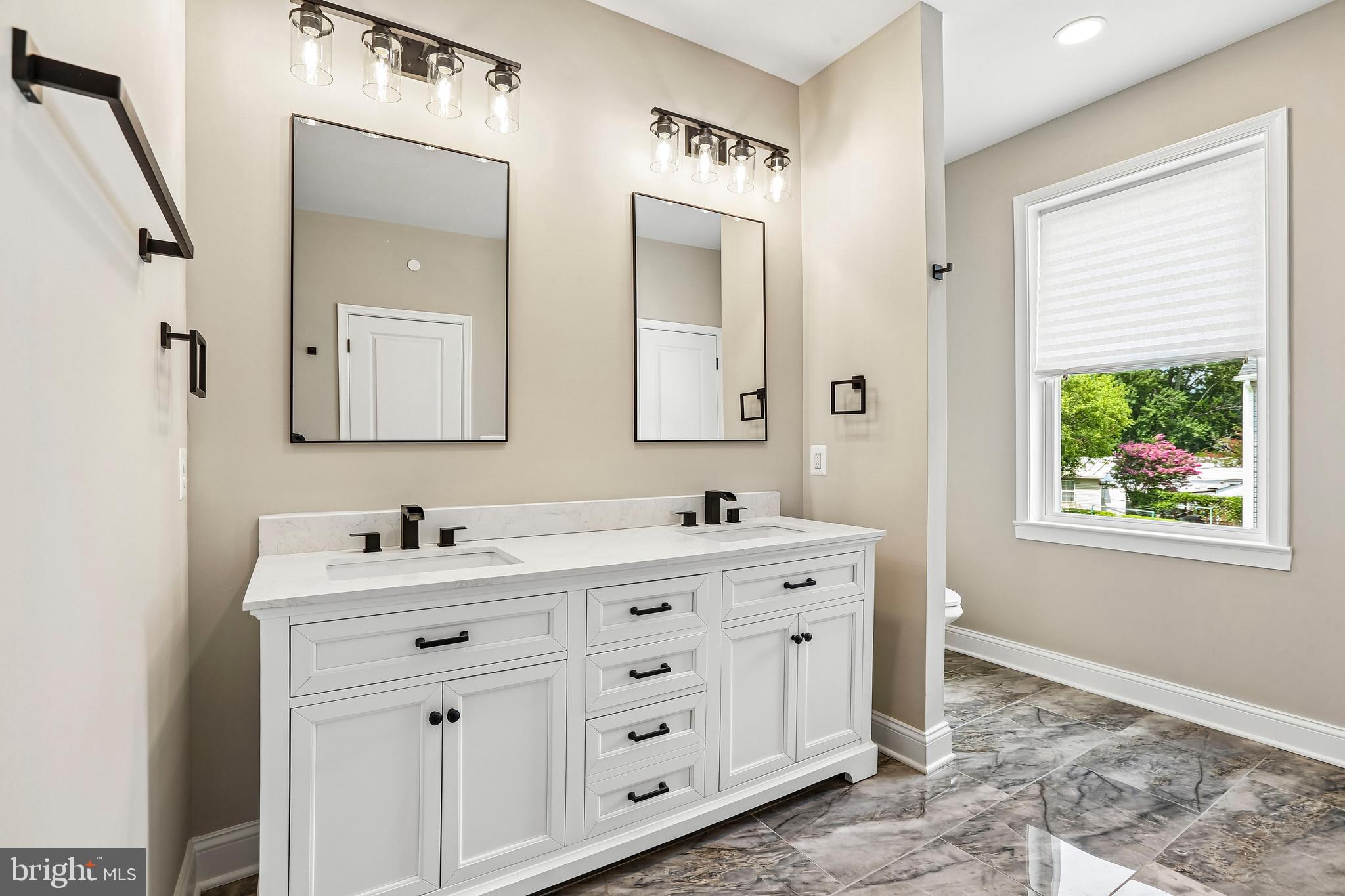HAMILTON HILLS - Residential