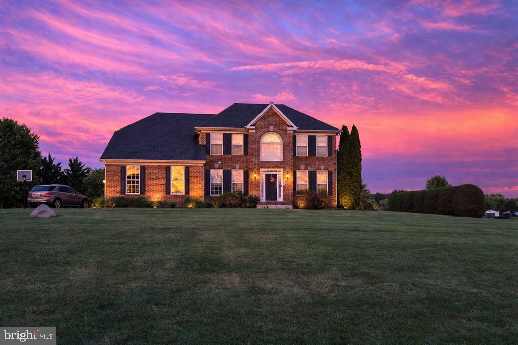 GRACE LYN MANOR - Residential