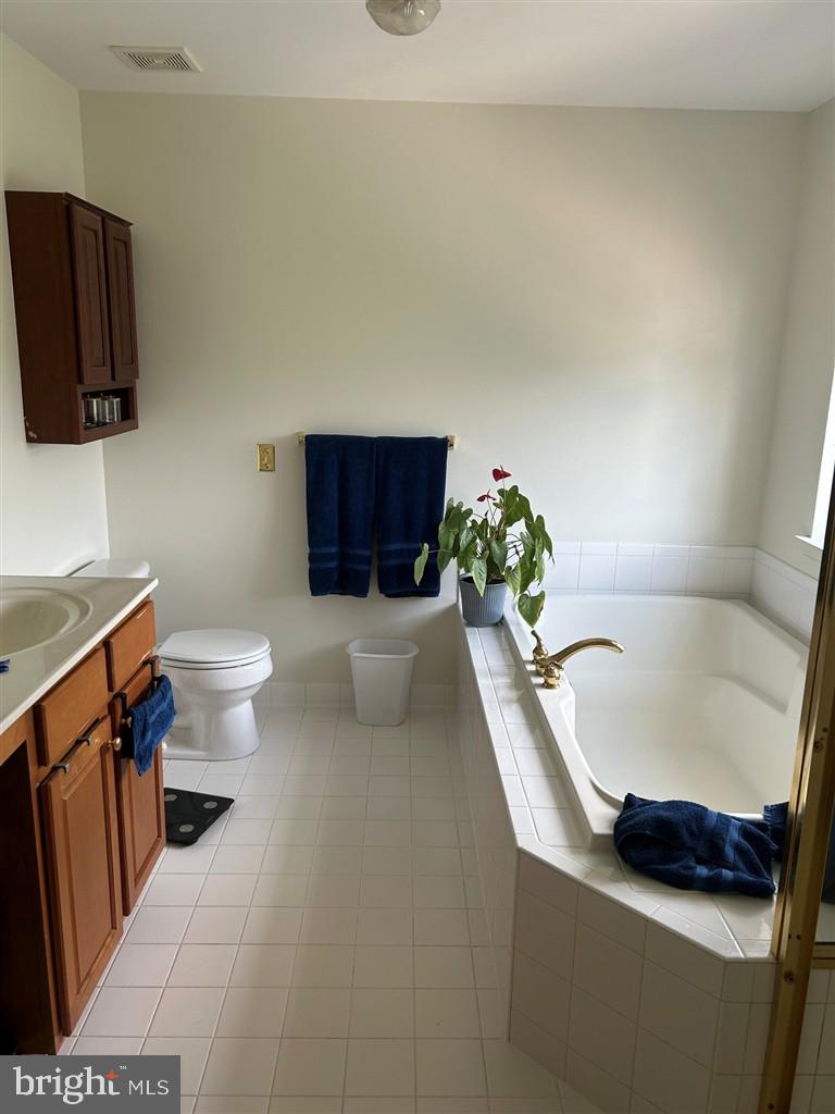 GRACE LYN MANOR - Residential