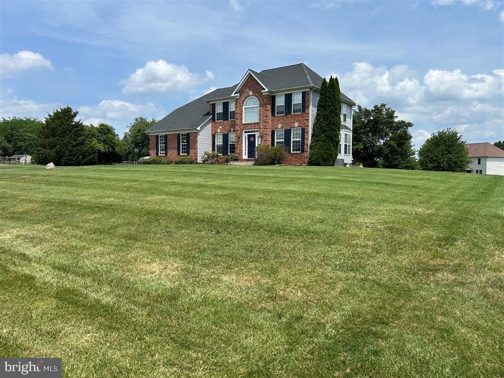 GRACE LYN MANOR - Residential