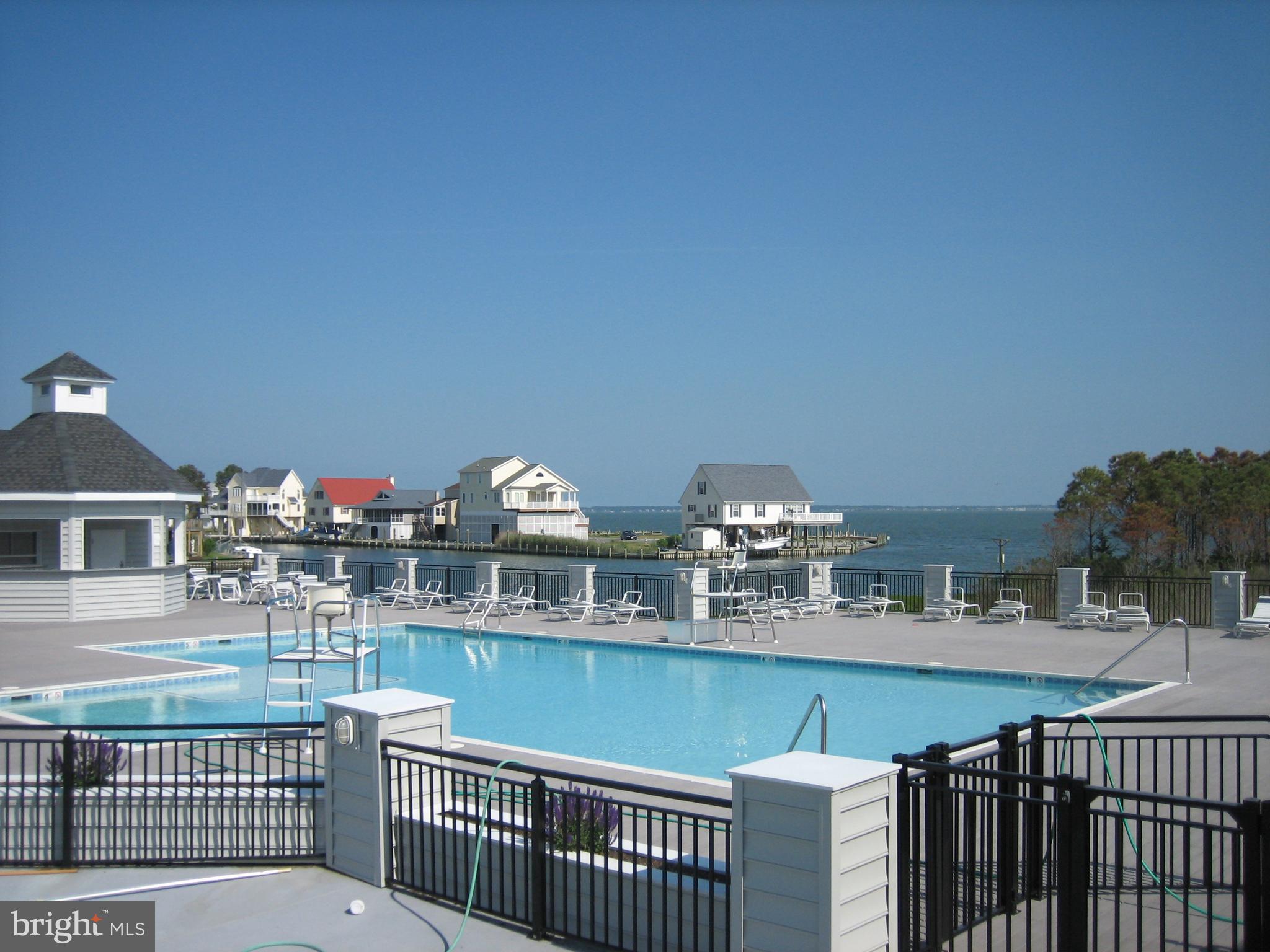CAPTAIN'S COVE - Residential