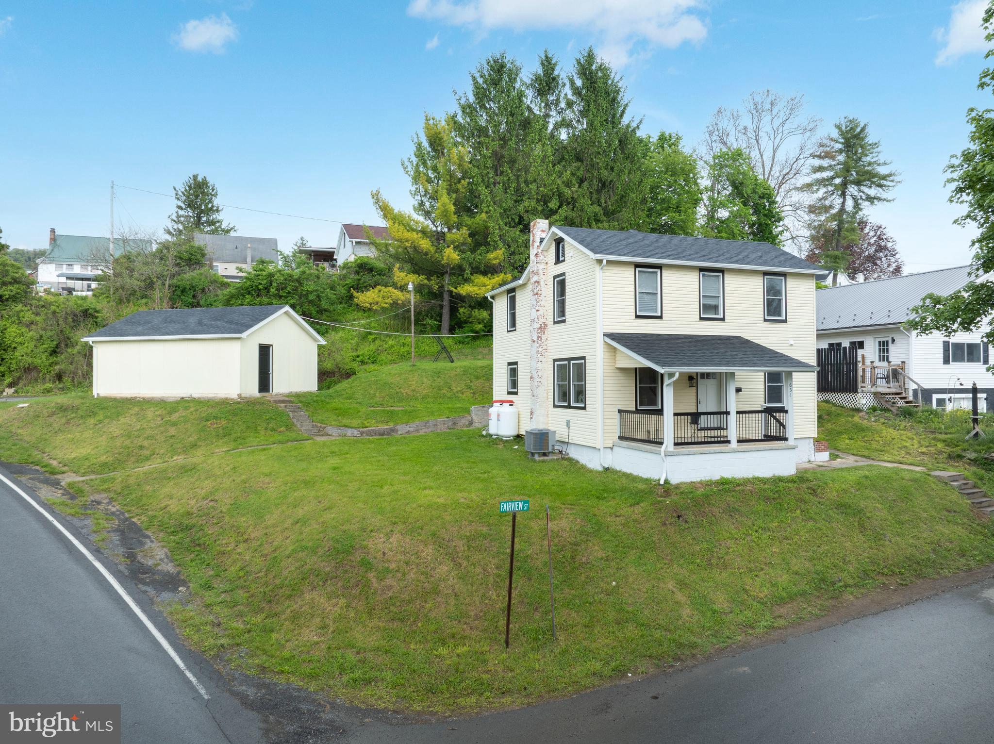 HALFMOON HILL - Residential
