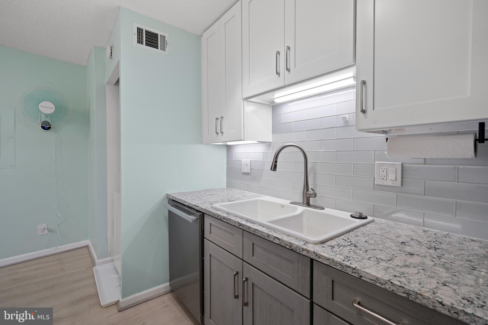 CARLYLE HOUSE - Residential