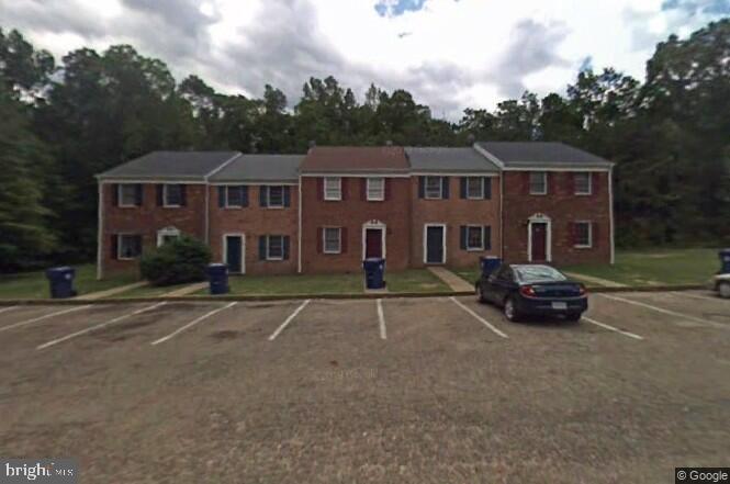 3 bedroom 1.5 bath townhouse in Olde Greenwich. Great location. Close to Central Park and Downtown Fredericksburg. Located near I-95, VRE, Rt 1,  and Rt 3. Quiet court only 12 units. Credit score required 600 or above.
