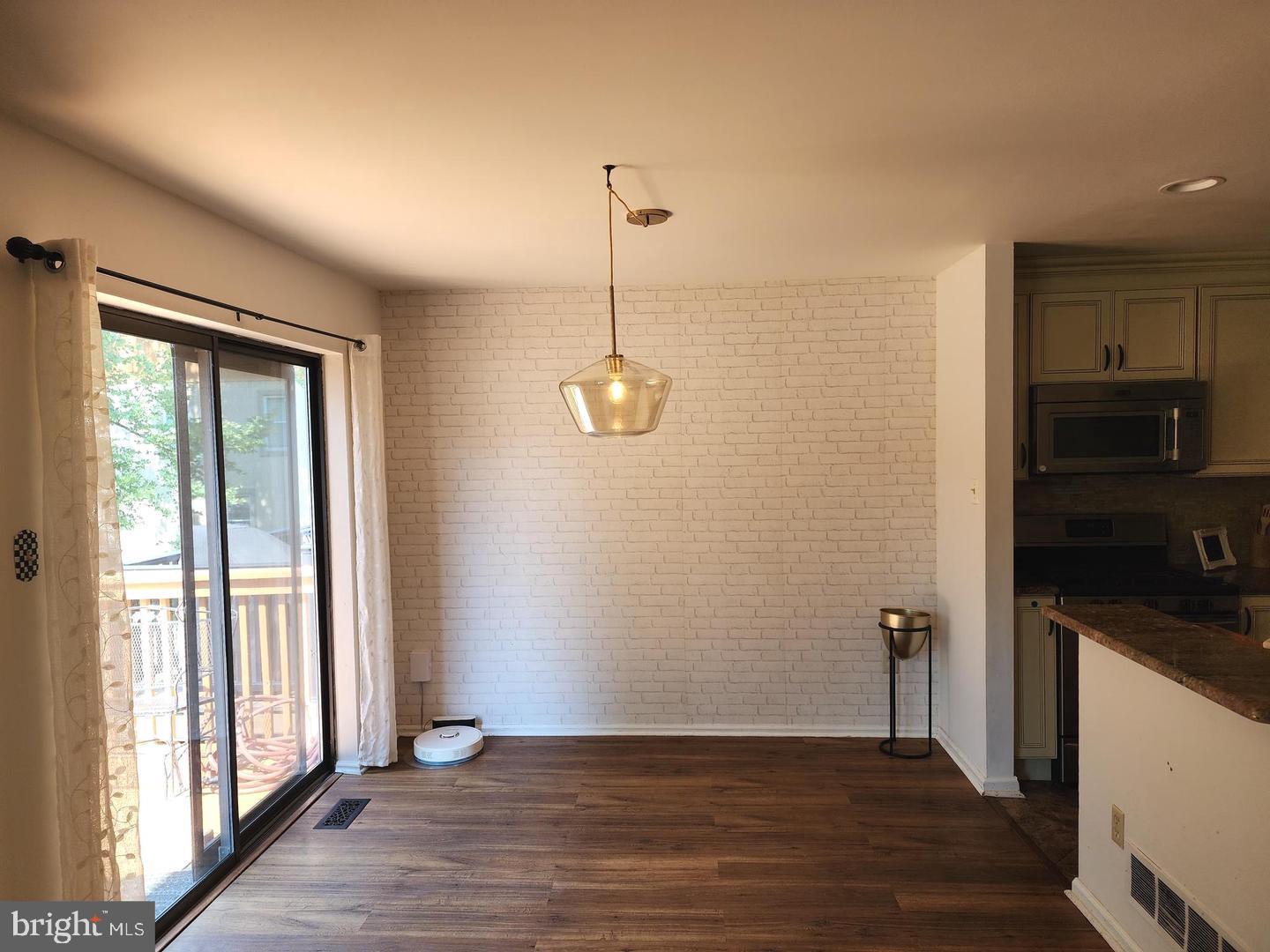 ANDORRA WOODS - Residential
