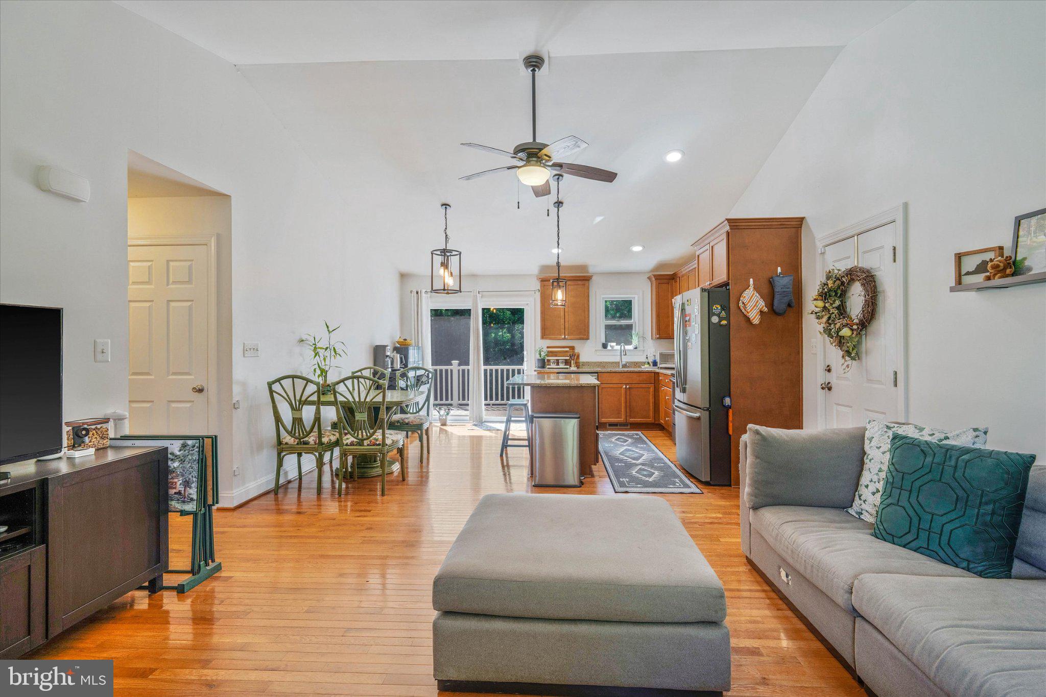 TIMBER KNOLL - Residential