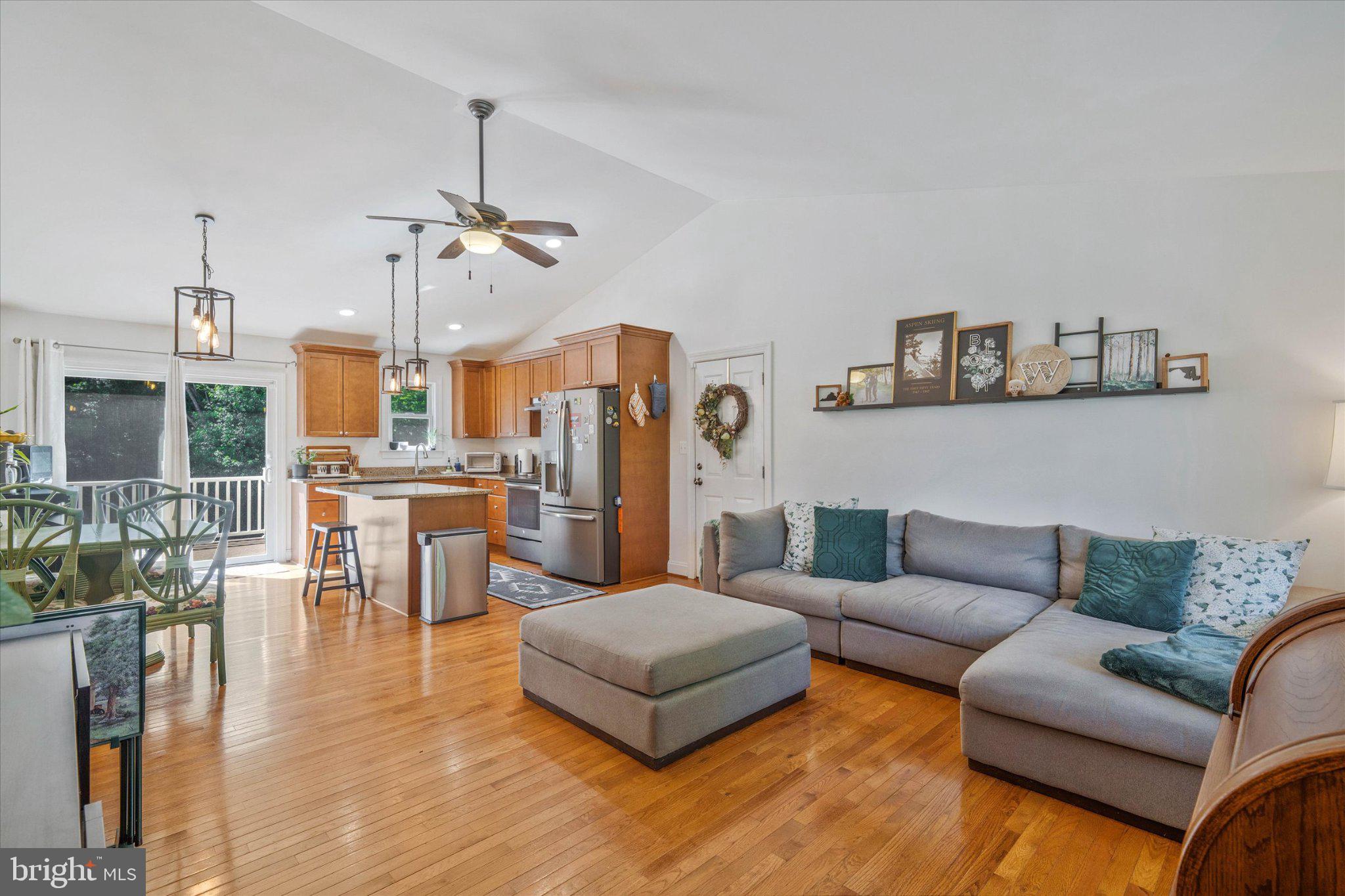 TIMBER KNOLL - Residential