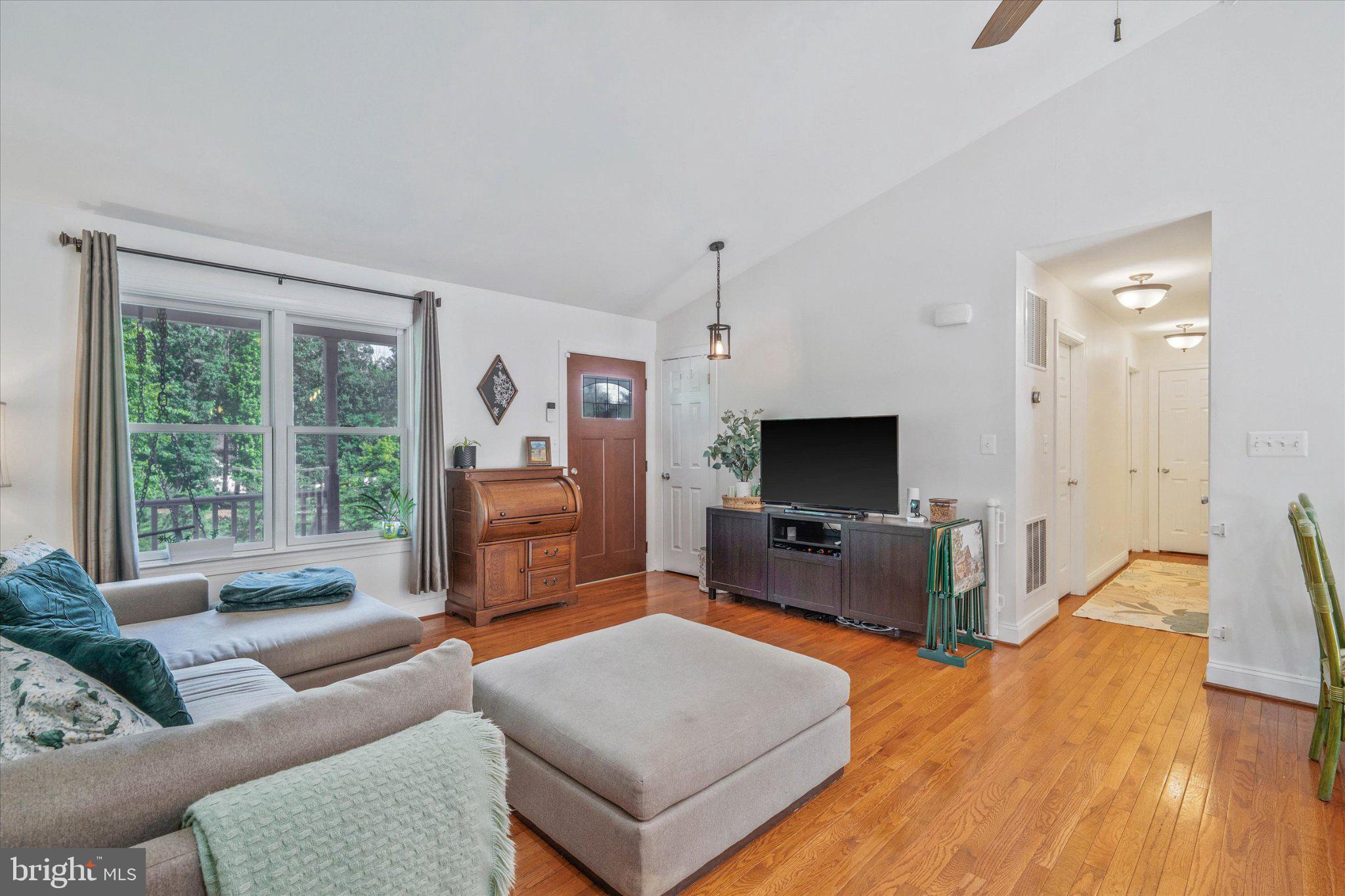 TIMBER KNOLL - Residential