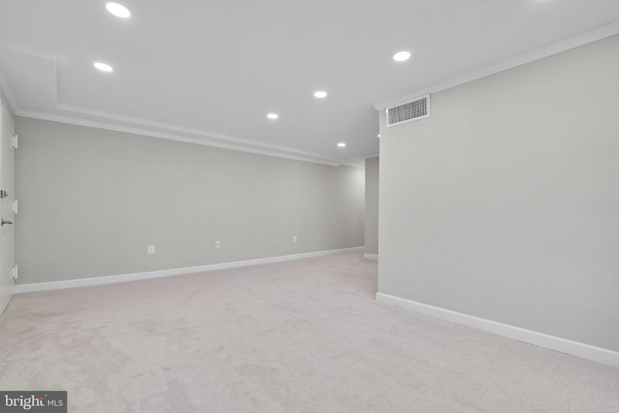 FOXCROFT COLONY CONDOS - Residential