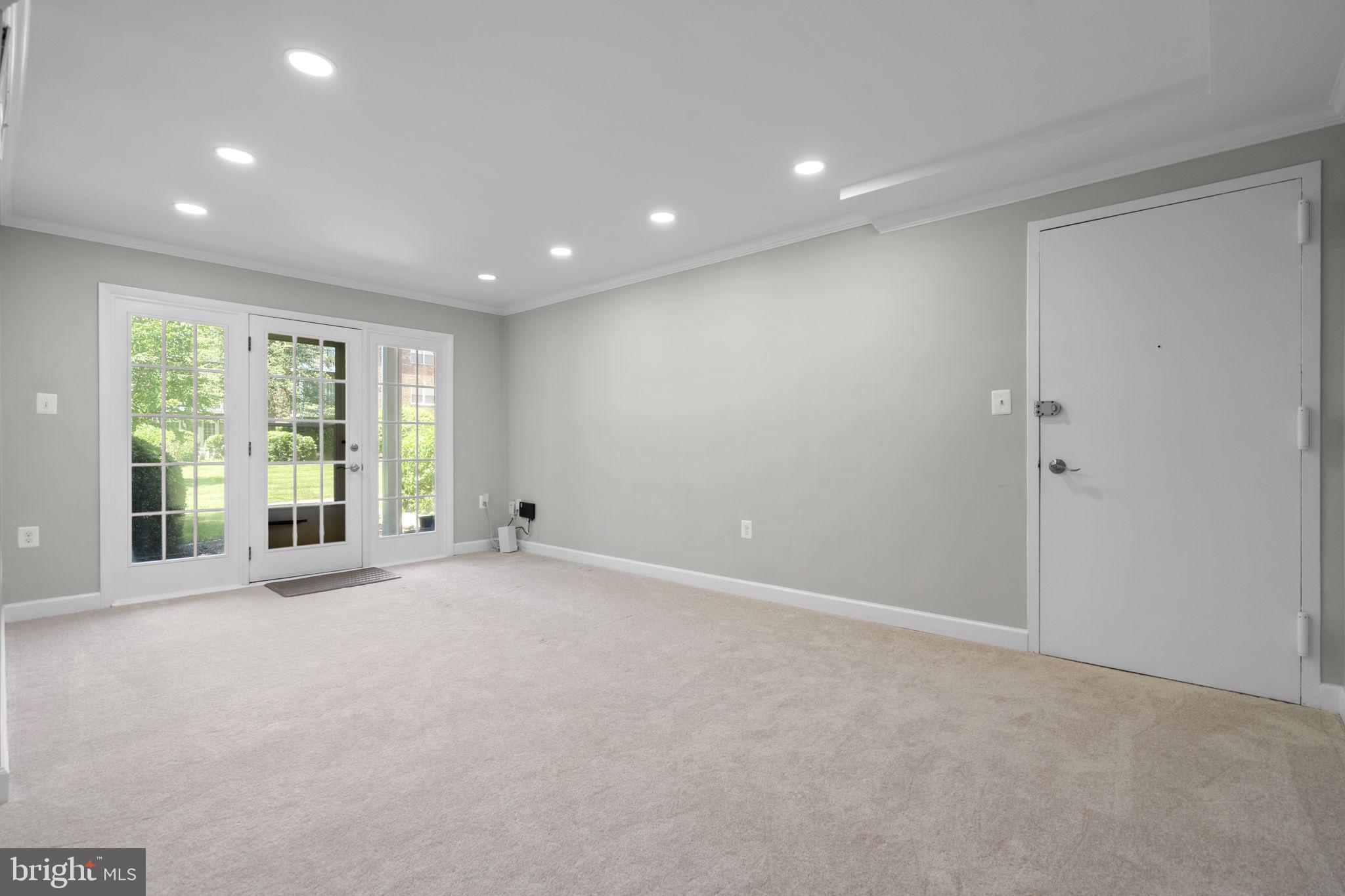 FOXCROFT COLONY CONDOS - Residential