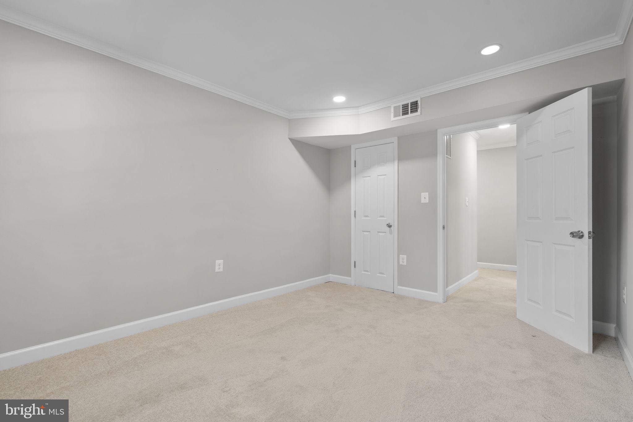 FOXCROFT COLONY CONDOS - Residential